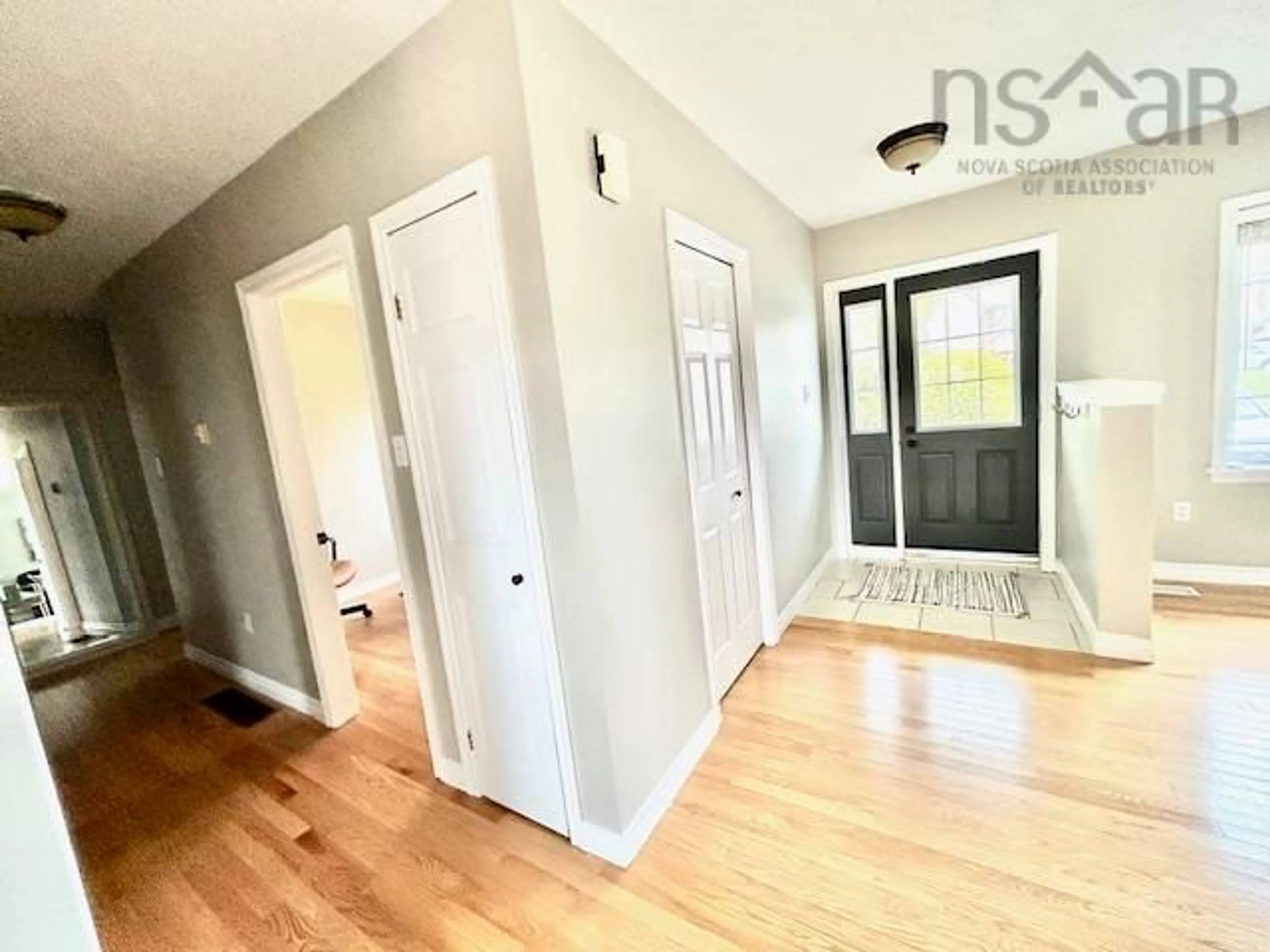 Indoor entryway for 10 Rowan Crt, Cole Harbour Nova Scotia B2V 2S5