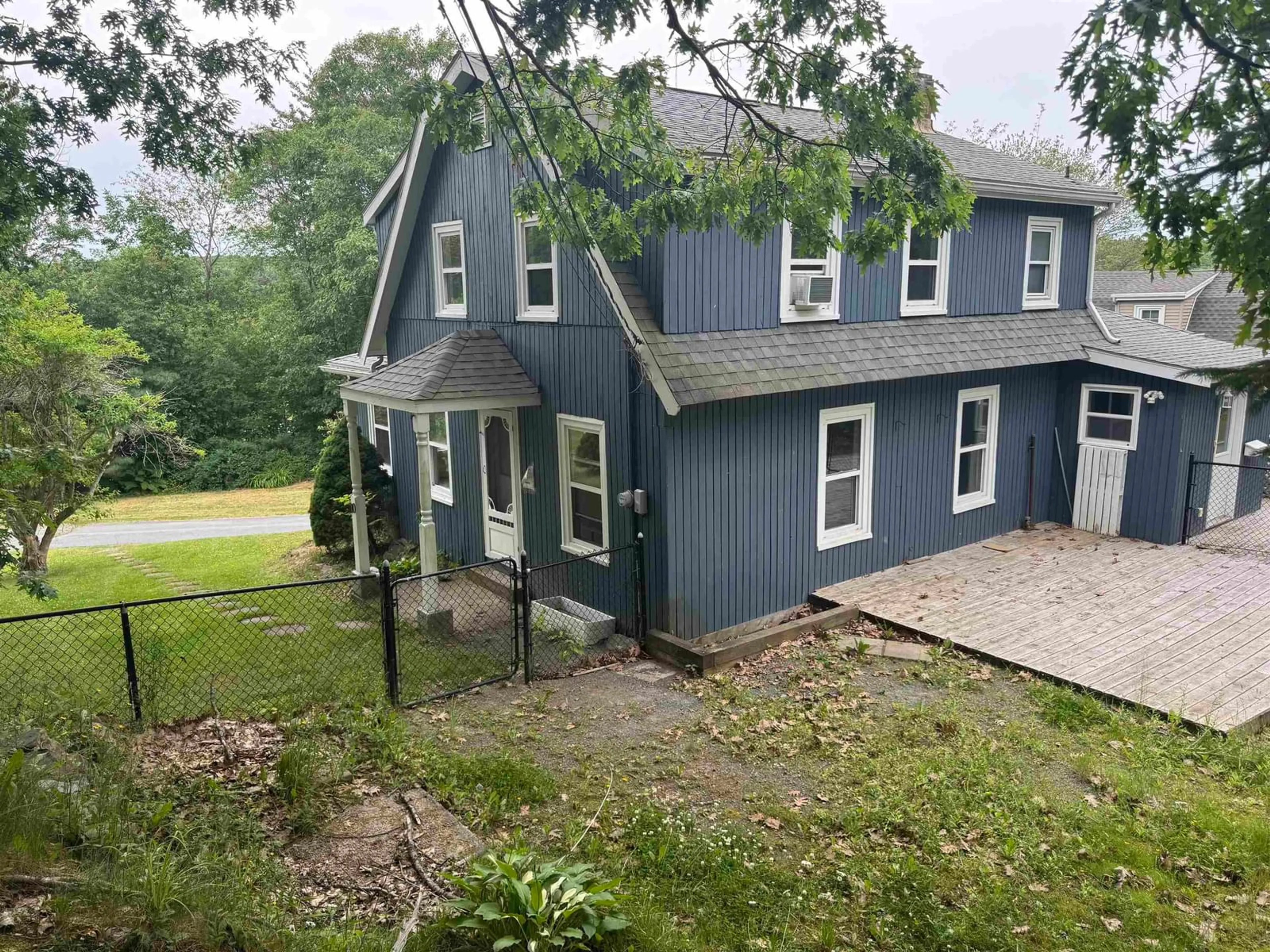 A pic from outside/outdoor area/front of a property/back of a property/a pic from drone, unknown for 10 North St, Bedford Nova Scotia B4A 2M9