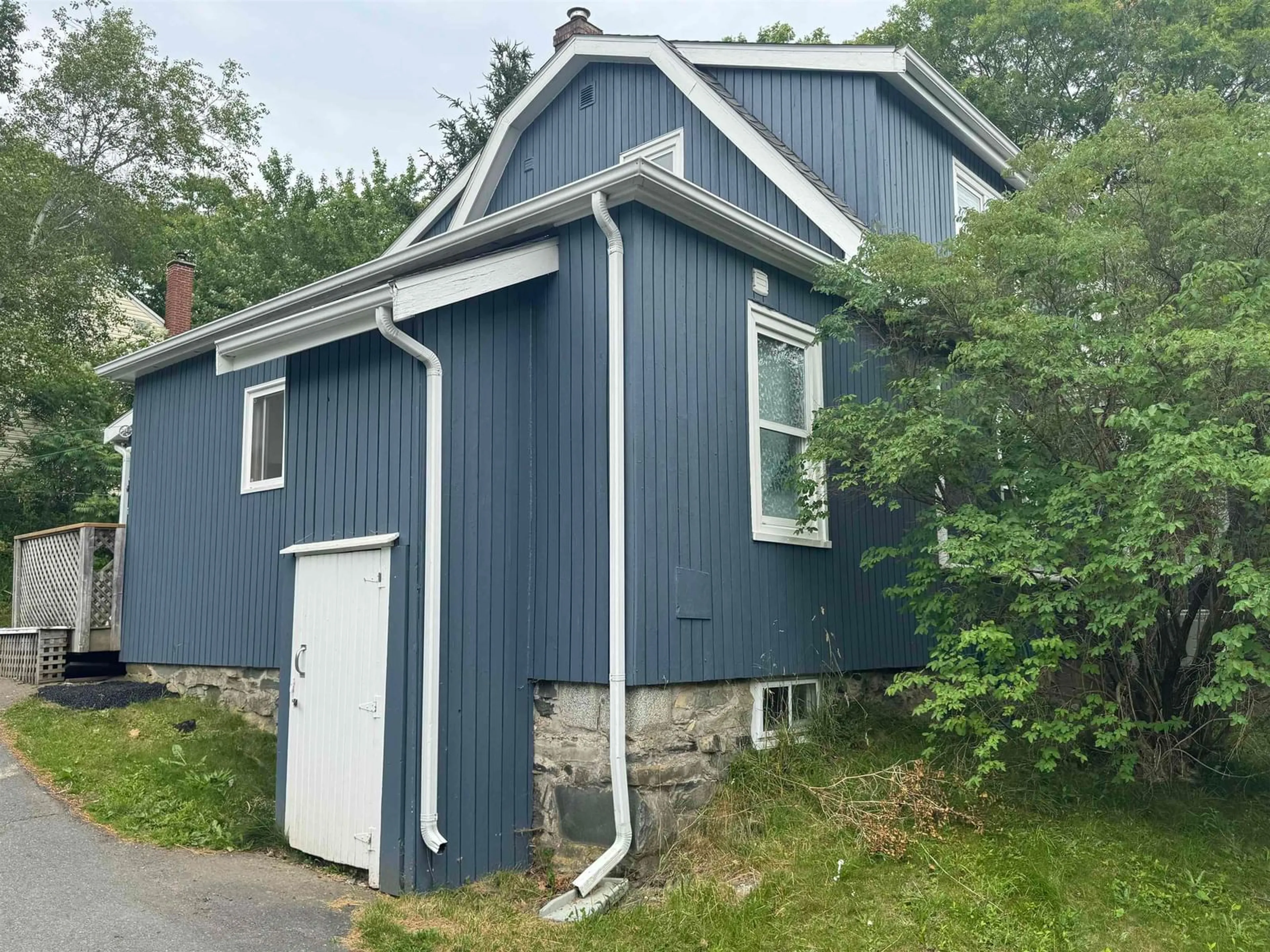 Shed for 10 North St, Bedford Nova Scotia B4A 2M9