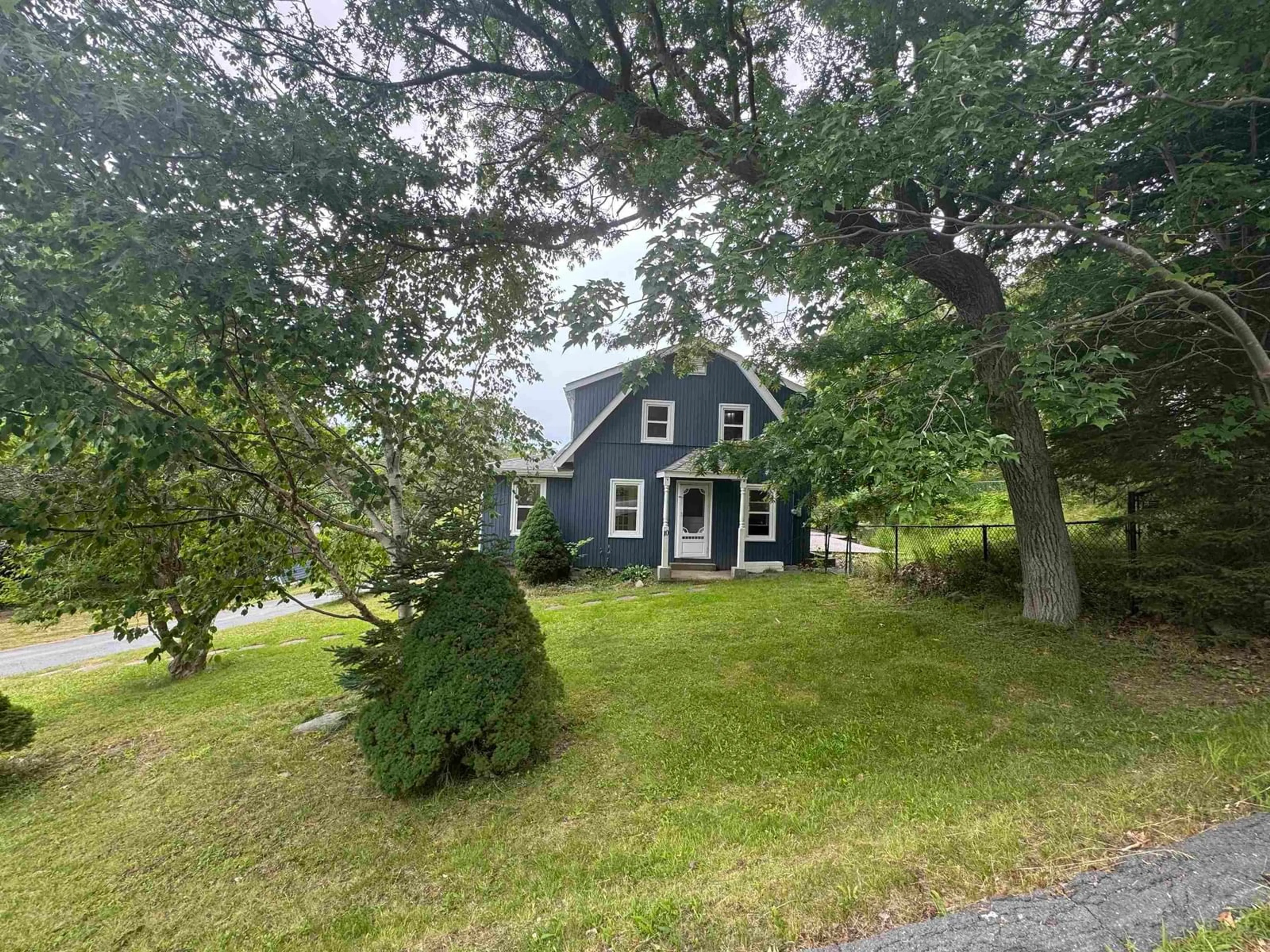 A pic from outside/outdoor area/front of a property/back of a property/a pic from drone, street for 10 North St, Bedford Nova Scotia B4A 2M9