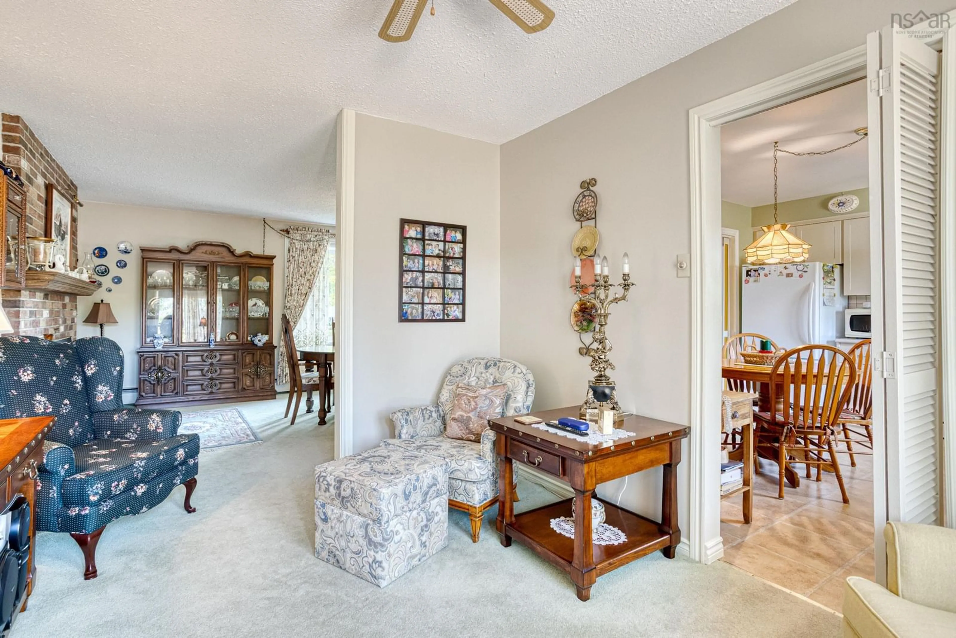 Indoor foyer for 10 Wheatstone Hts, Dartmouth Nova Scotia B2Y 4C6