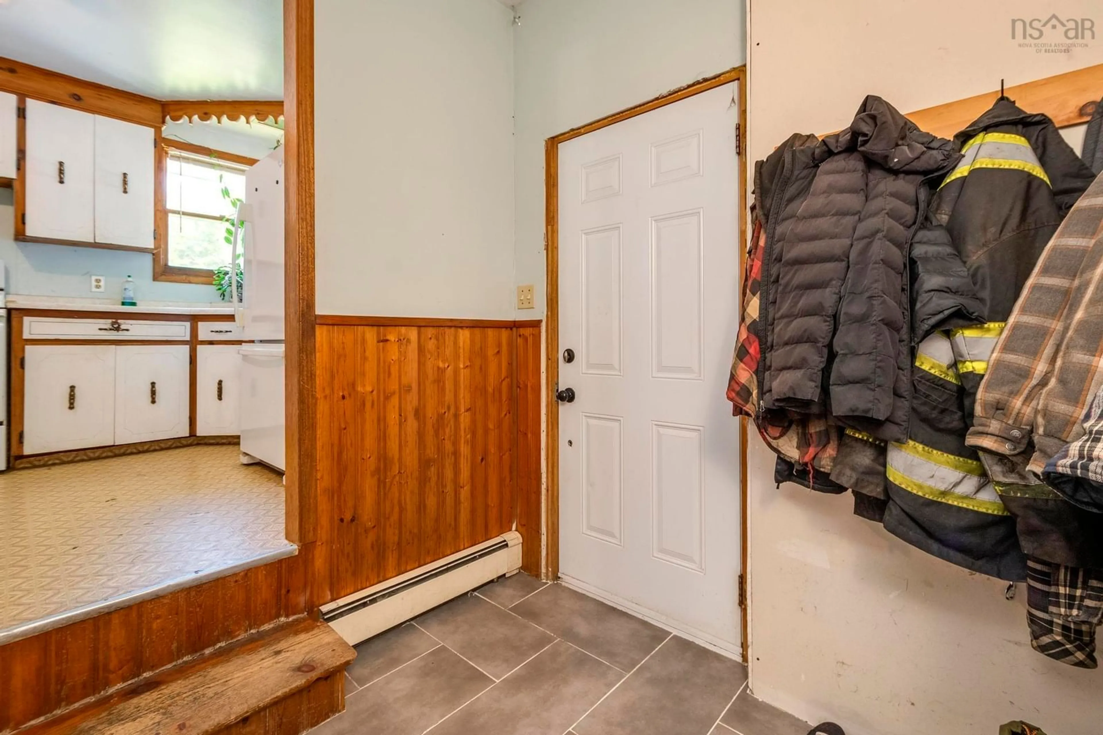 Indoor entryway for 1448 Beech Hill Rd, Chester Basin Nova Scotia B0J 1K0