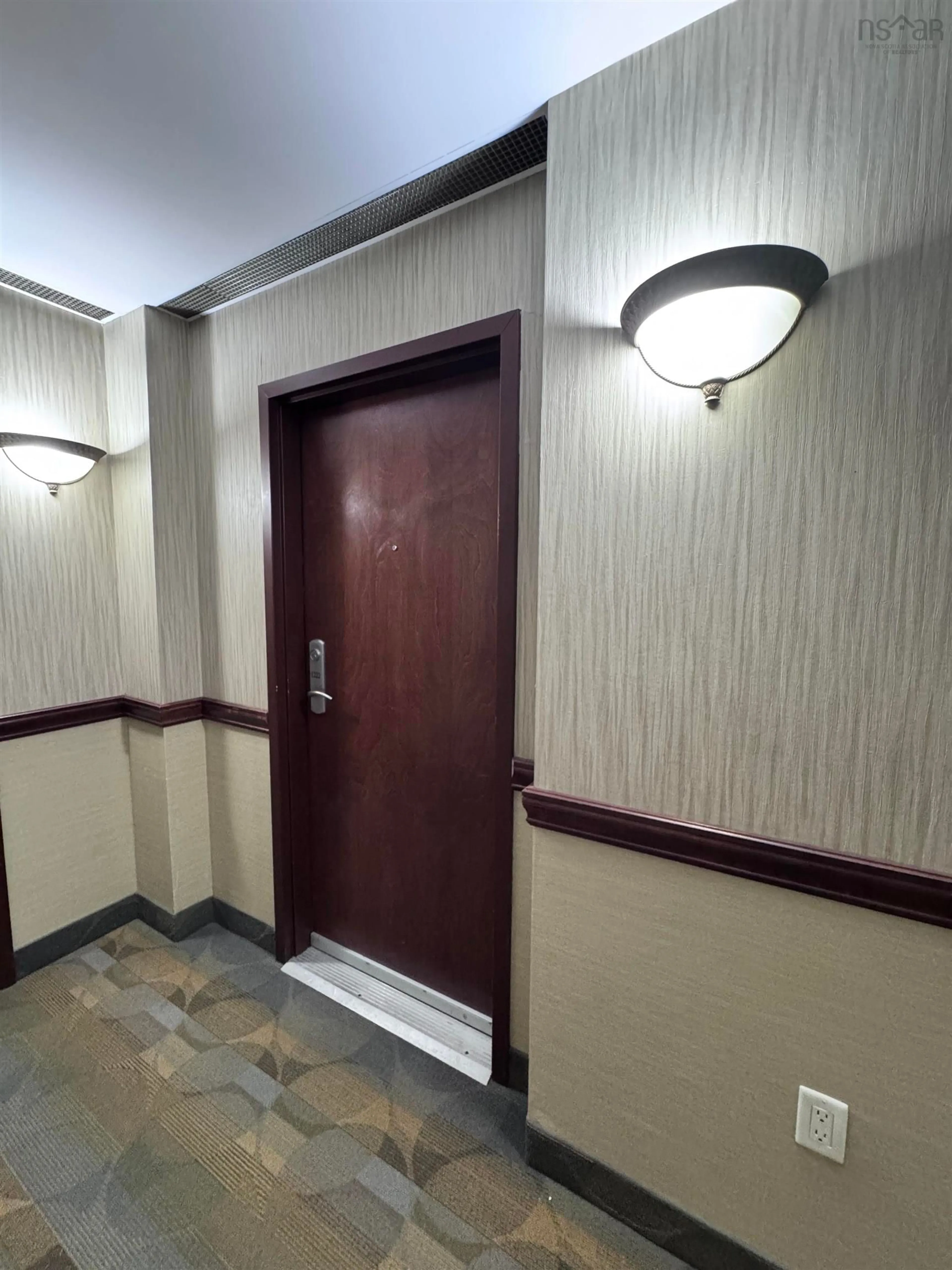 Indoor foyer for 45 Vimy Ave #1222, Halifax Nova Scotia B3M 4C5
