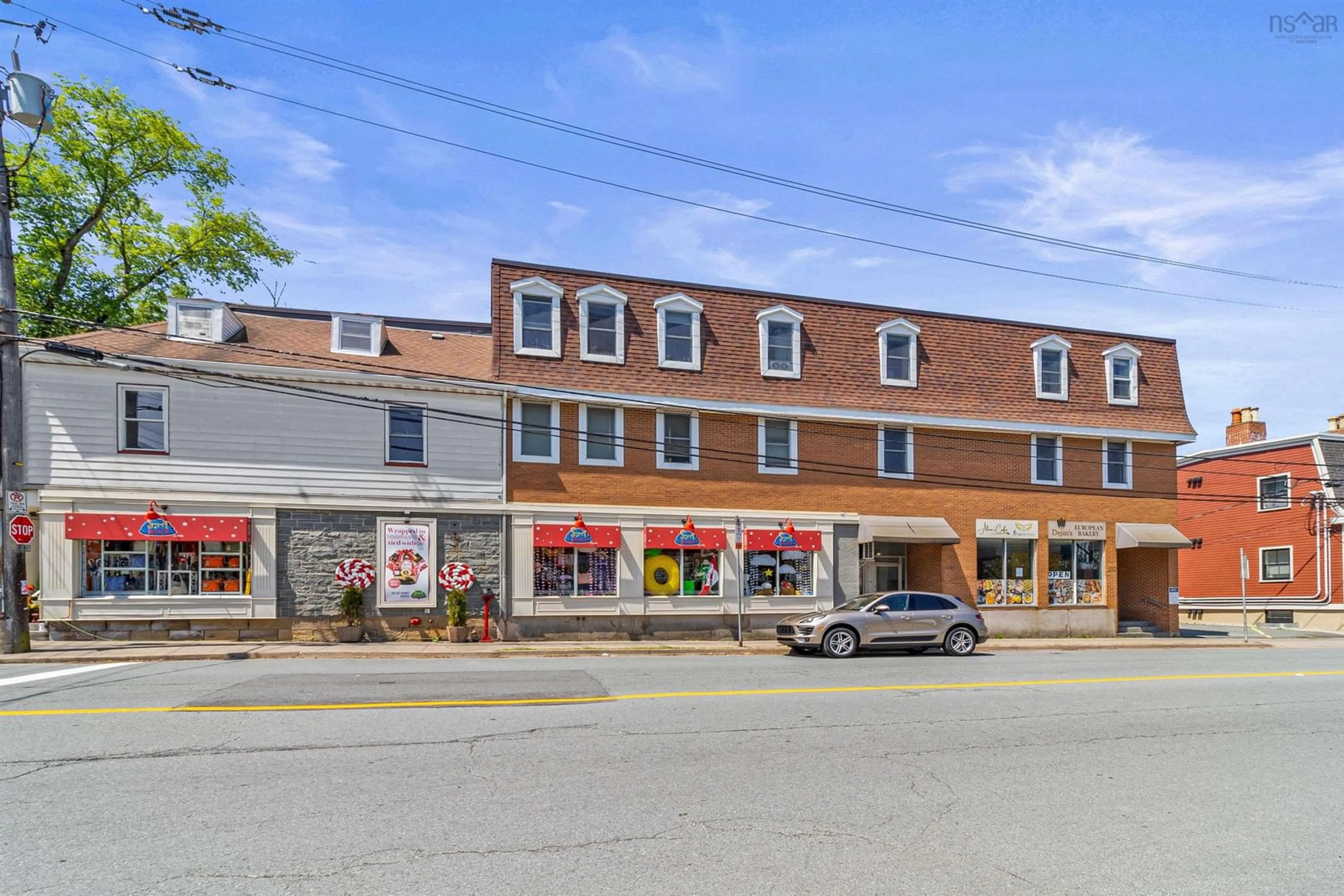 Patio, building for 1300 Queen St #21, Halifax Nova Scotia B3J 2H5