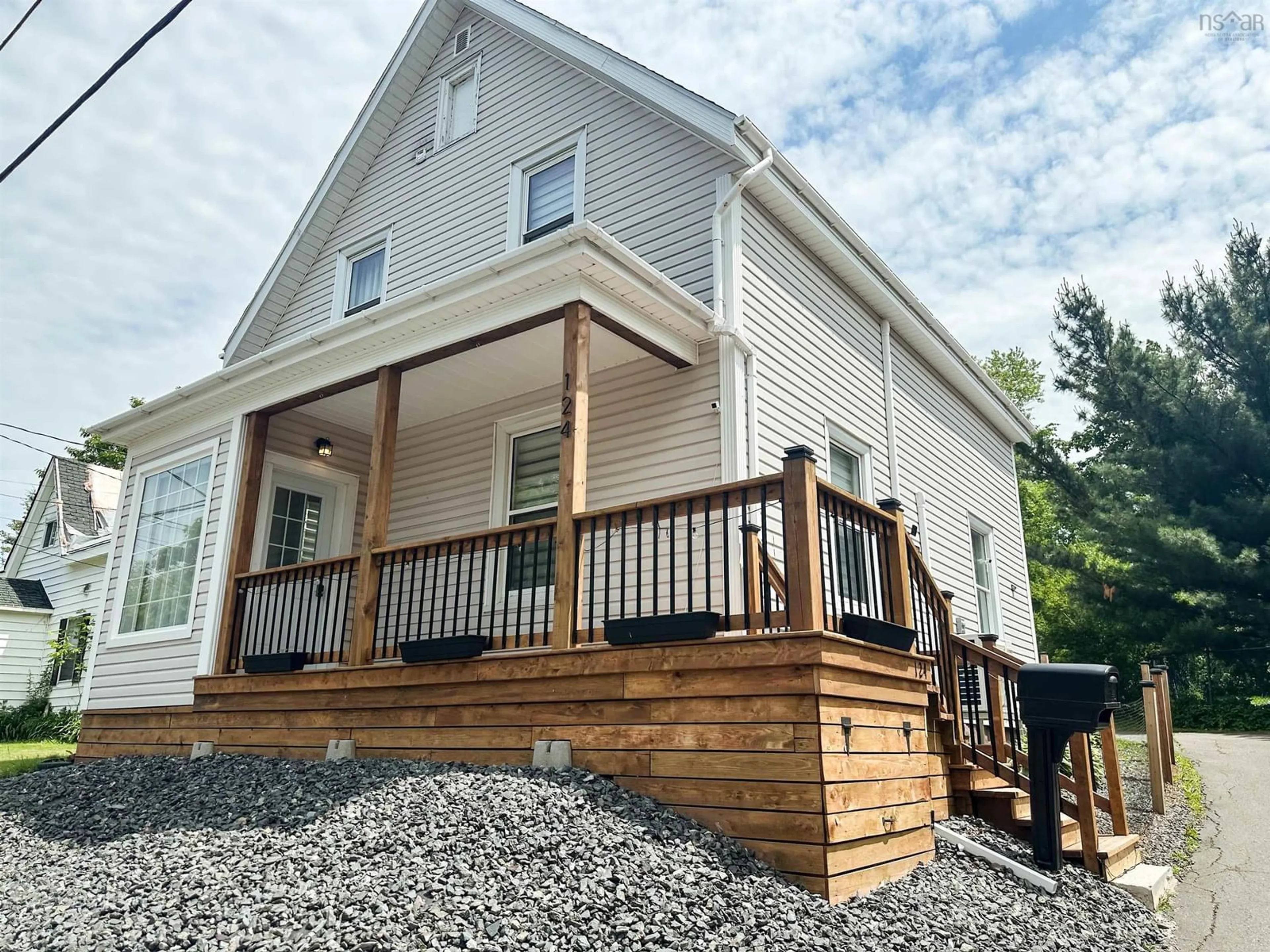 Home with vinyl exterior material, unknown for 124 Mackay St, New Glasgow Nova Scotia B2H 3H7