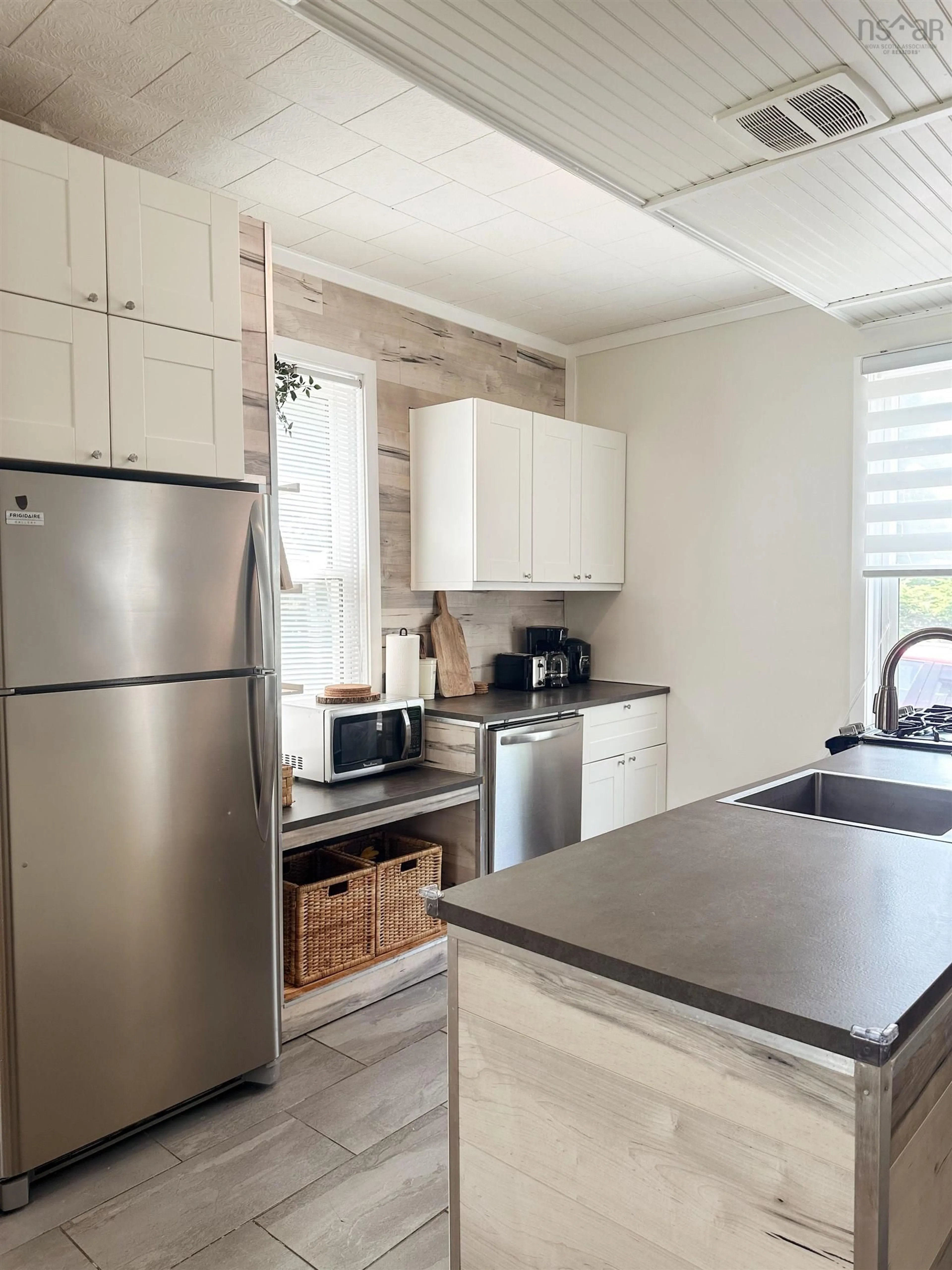 Standard kitchen, unknown for 124 Mackay St, New Glasgow Nova Scotia B2H 3H7