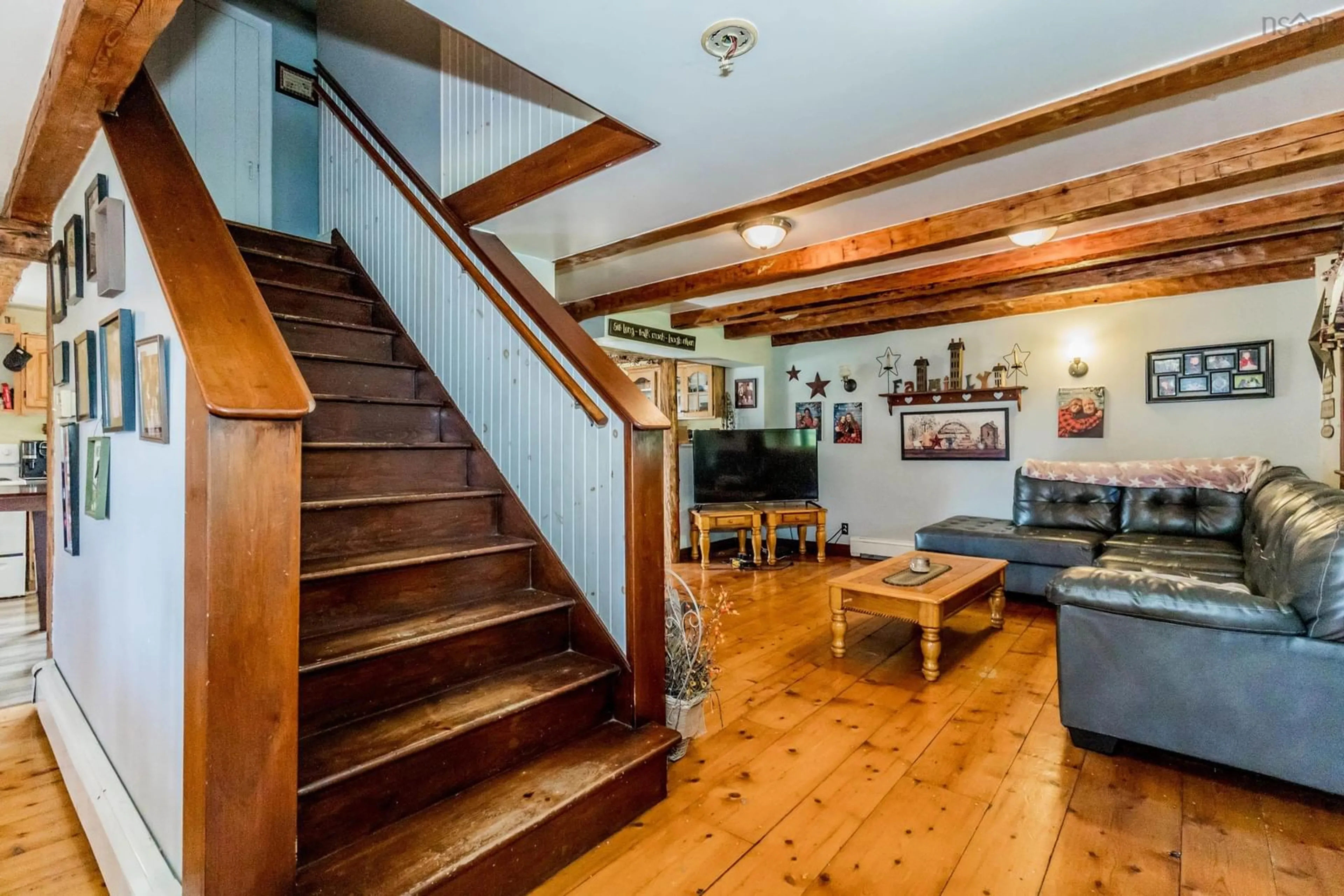 Indoor foyer for 3278 Highway 1, Upper Clements Nova Scotia B0S 1A0