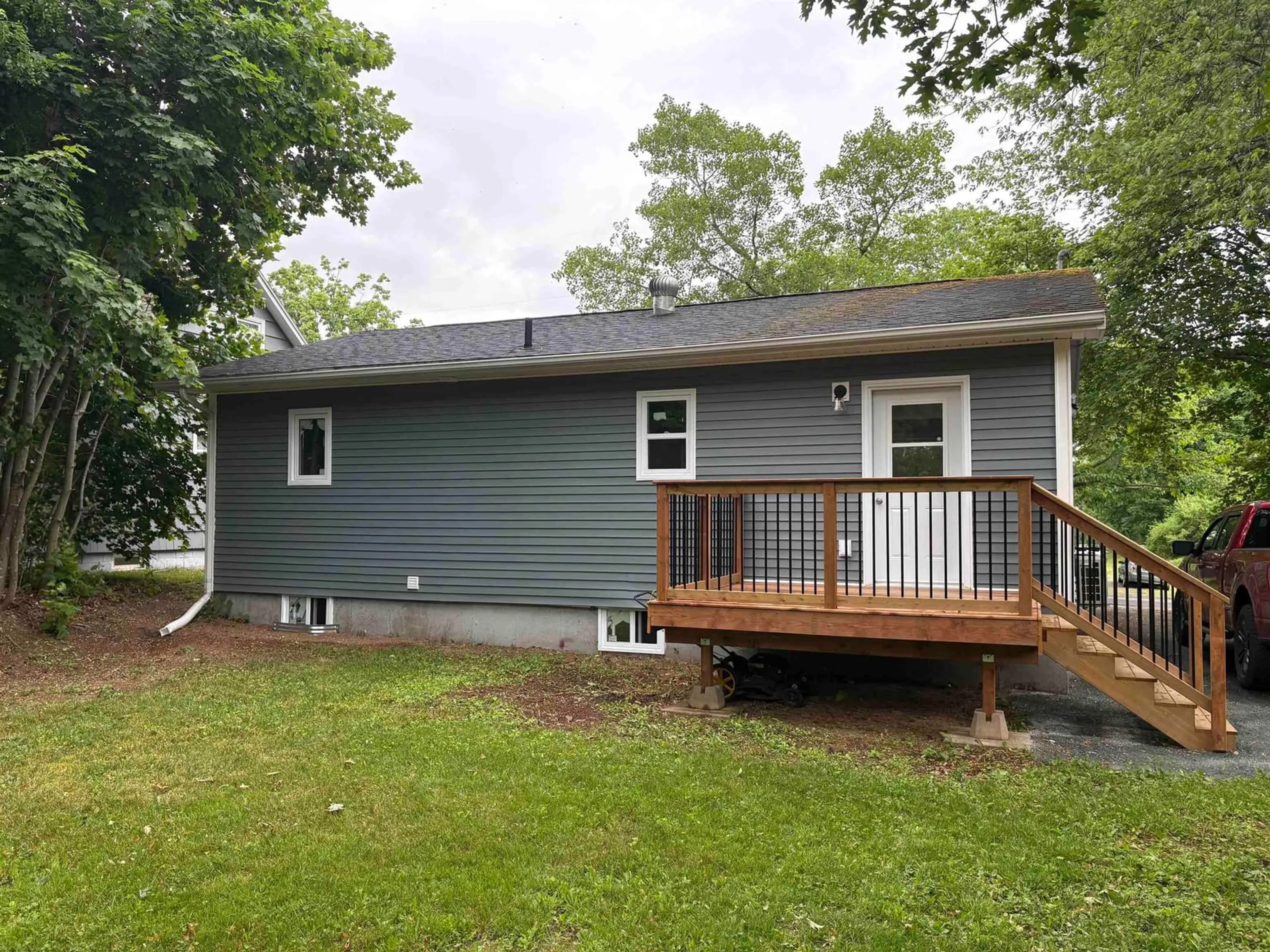 Home with vinyl exterior material, unknown for 214 Oakdene Ave, North Kentville Nova Scotia B4N 2C1