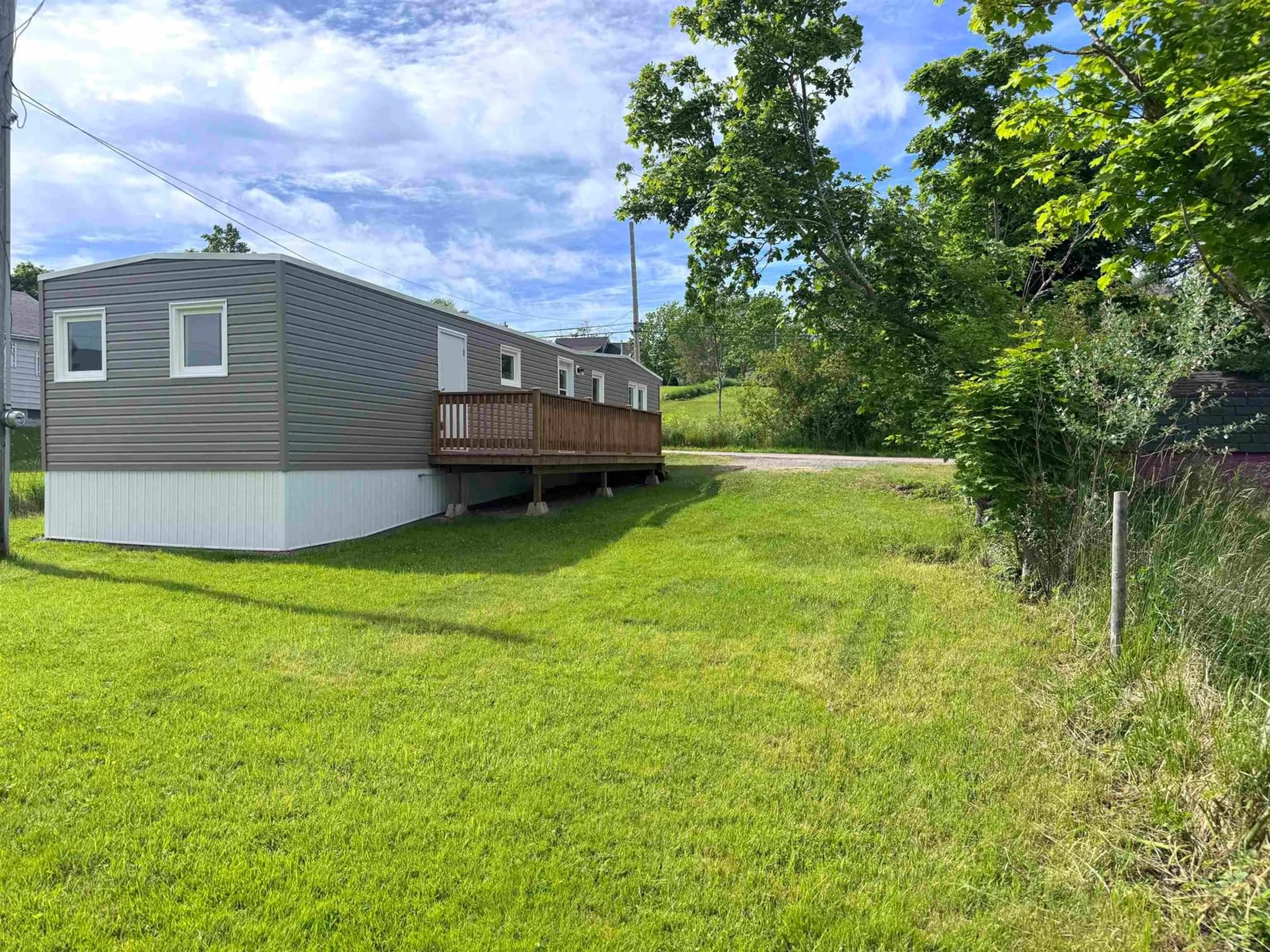 A pic from outside/outdoor area/front of a property/back of a property/a pic from drone, unknown for 5 Victoria St, Baddeck Nova Scotia B0E 1B0