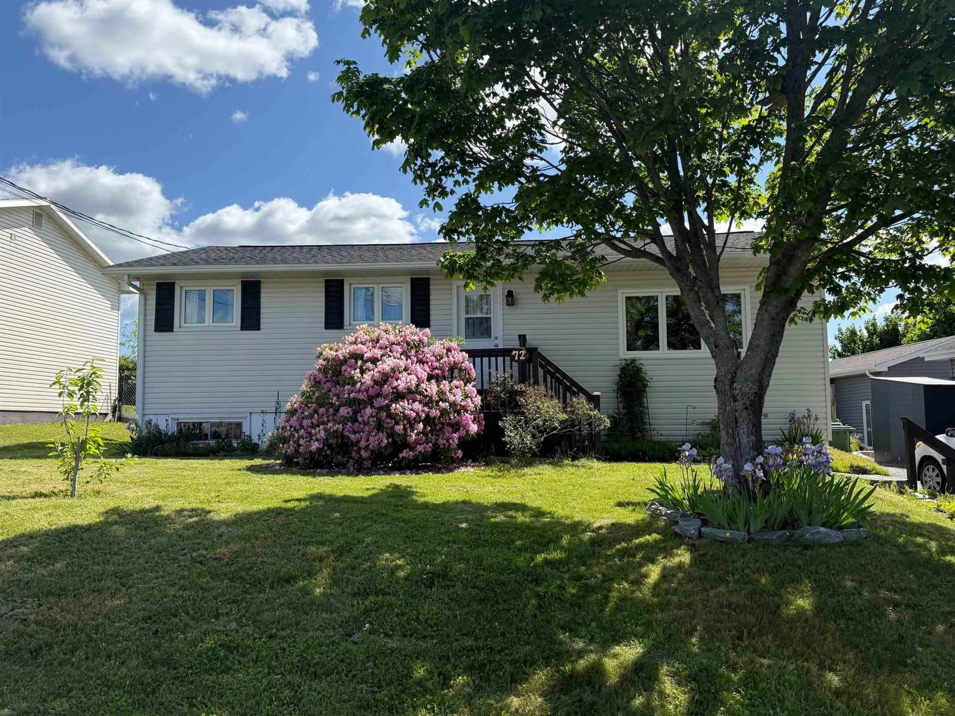 A pic from outside/outdoor area/front of a property/back of a property/a pic from drone, unknown for 72 Dalkeith Dr, Cole Harbour Nova Scotia B2W 4E8