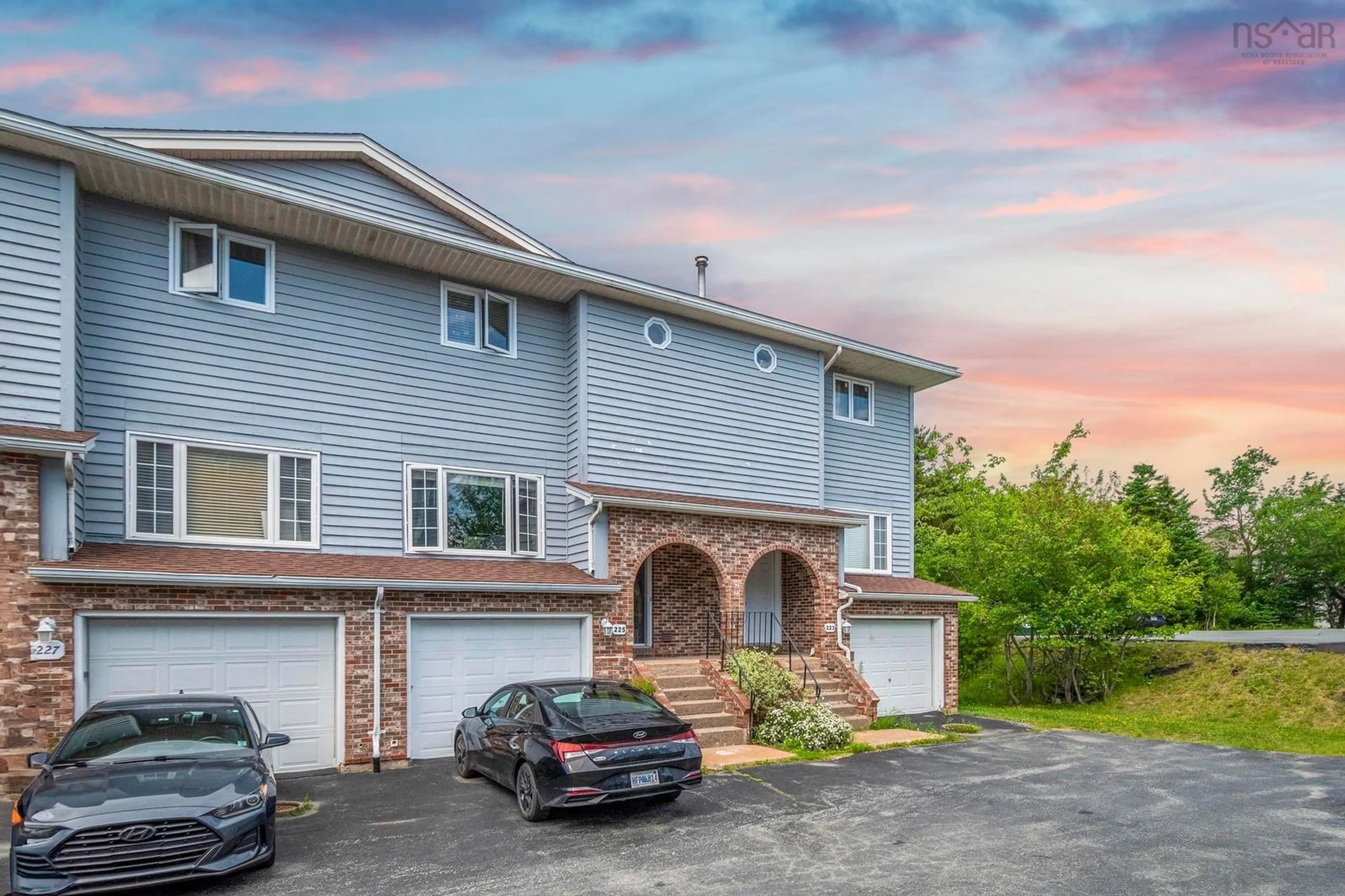 A pic from outside/outdoor area/front of a property/back of a property/a pic from drone, unknown for 225 Farnham Gate Rd, Halifax Nova Scotia B3M 4C3