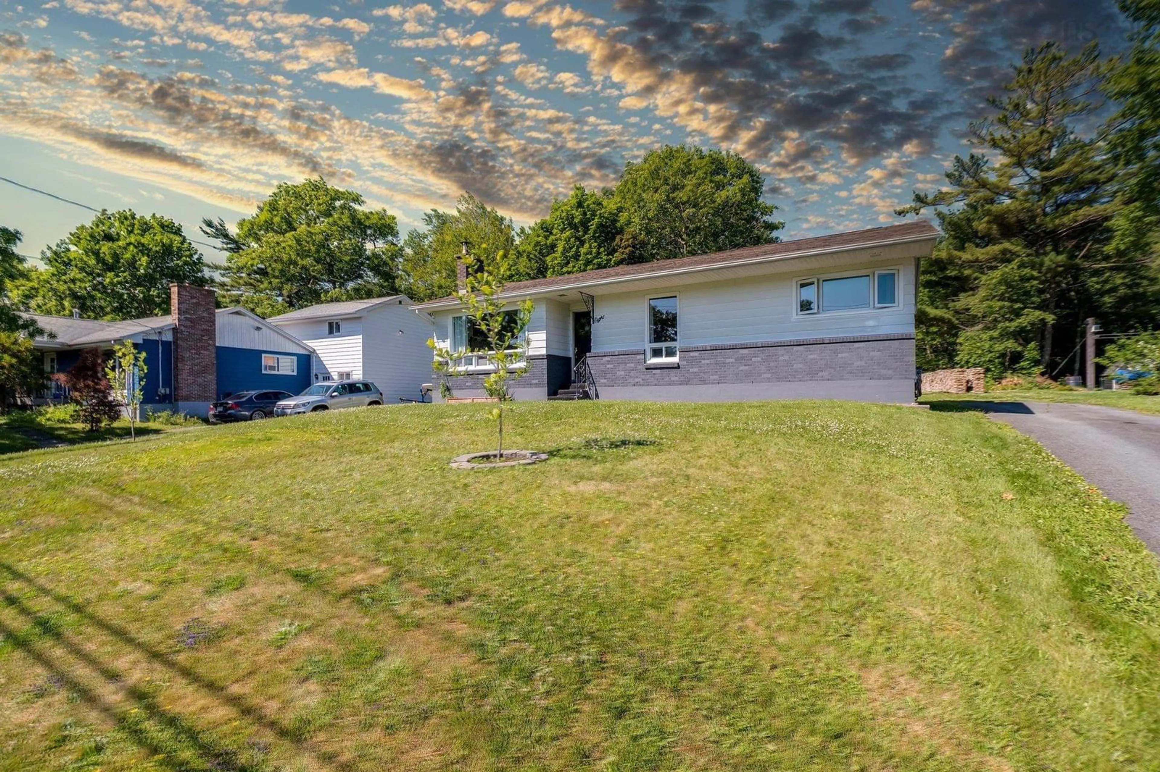 A pic from outside/outdoor area/front of a property/back of a property/a pic from drone, unknown for 8 Alderney Dr, Enfield Nova Scotia B2T 1J7