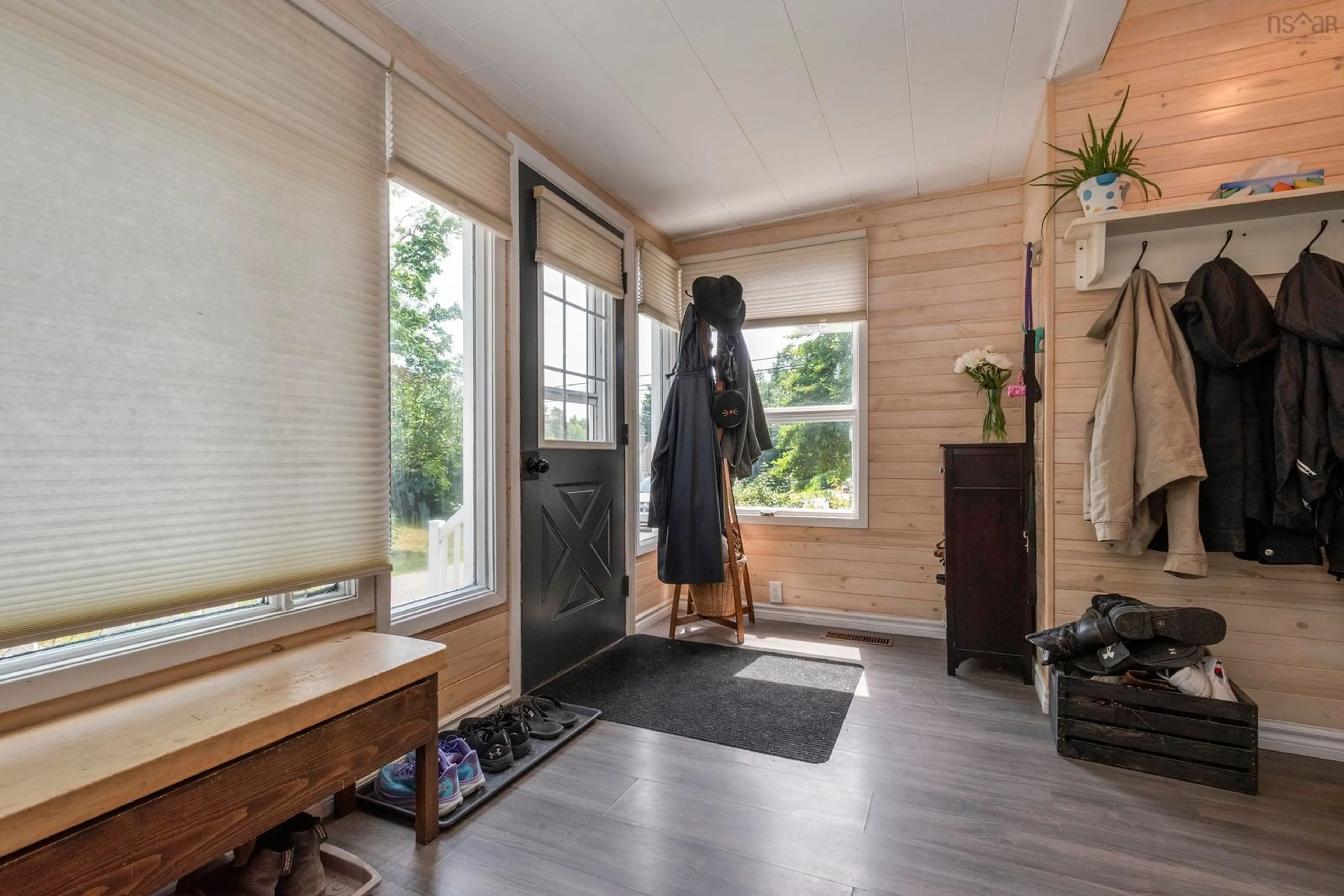 Indoor entryway for 1604 Maple St, Kingston Nova Scotia B0P 1R0