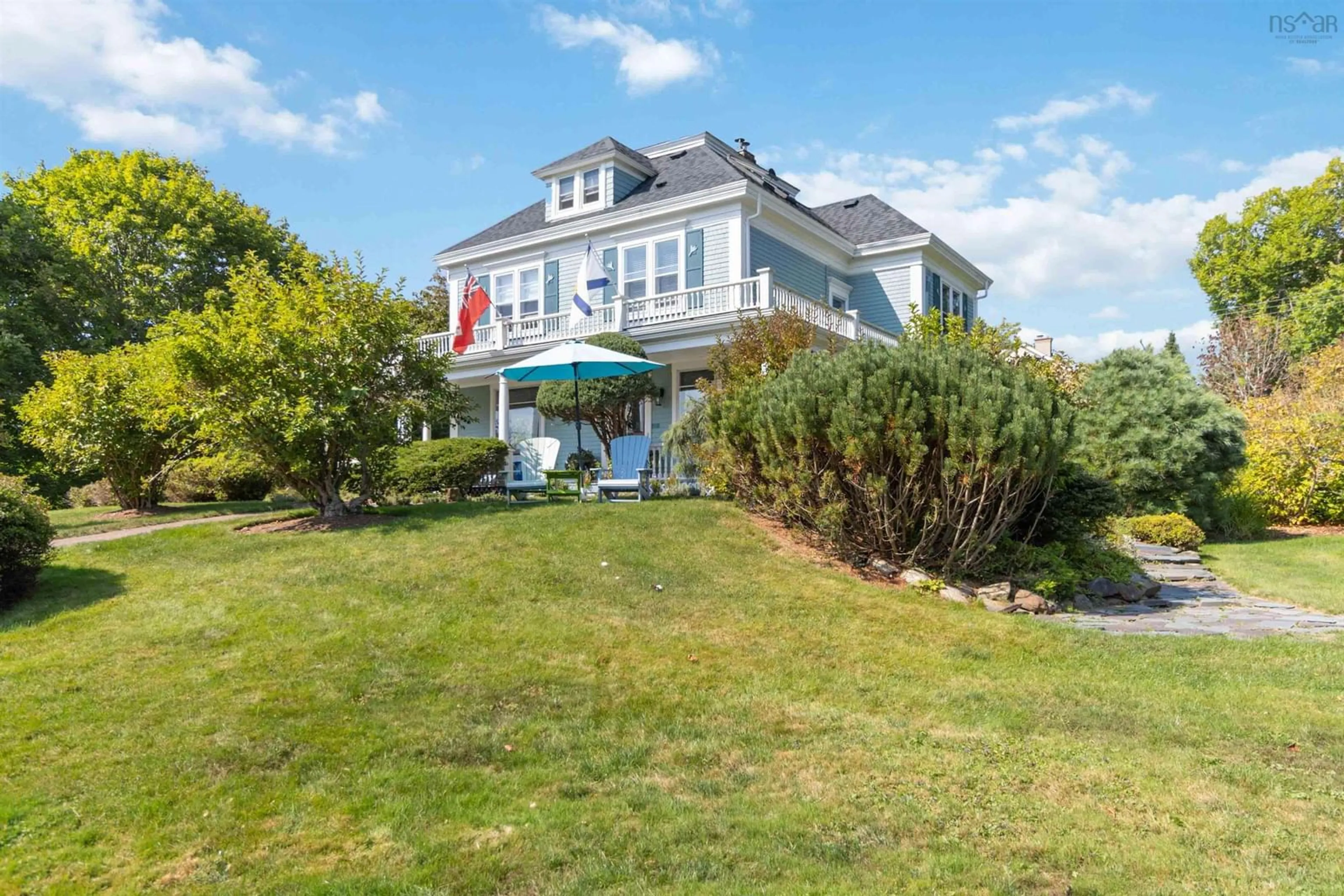 A pic from outside/outdoor area/front of a property/back of a property/a pic from drone, unknown for 66 Mcdonald St, Lunenburg Nova Scotia B0J 2C0