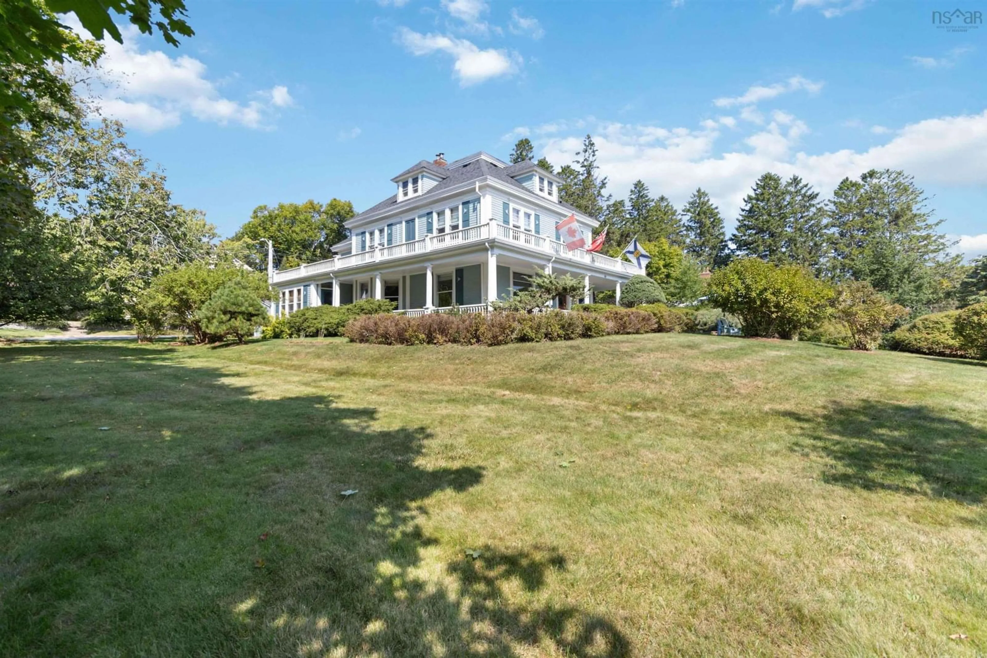 A pic from outside/outdoor area/front of a property/back of a property/a pic from drone, unknown for 66 Mcdonald St, Lunenburg Nova Scotia B0J 2C0