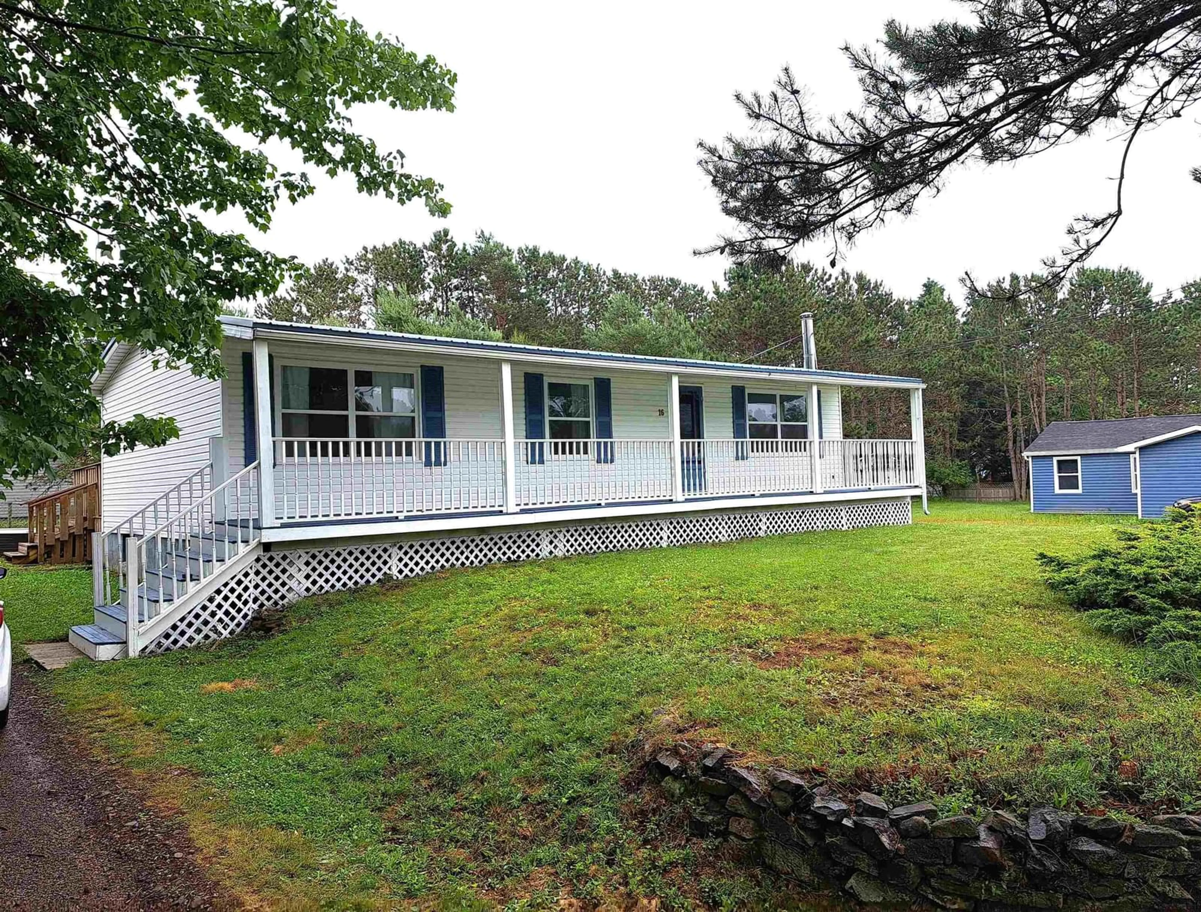 Home with vinyl exterior material, water/lake/river/ocean view for 16 Kay Crt, Valley Nova Scotia B6L 3T3