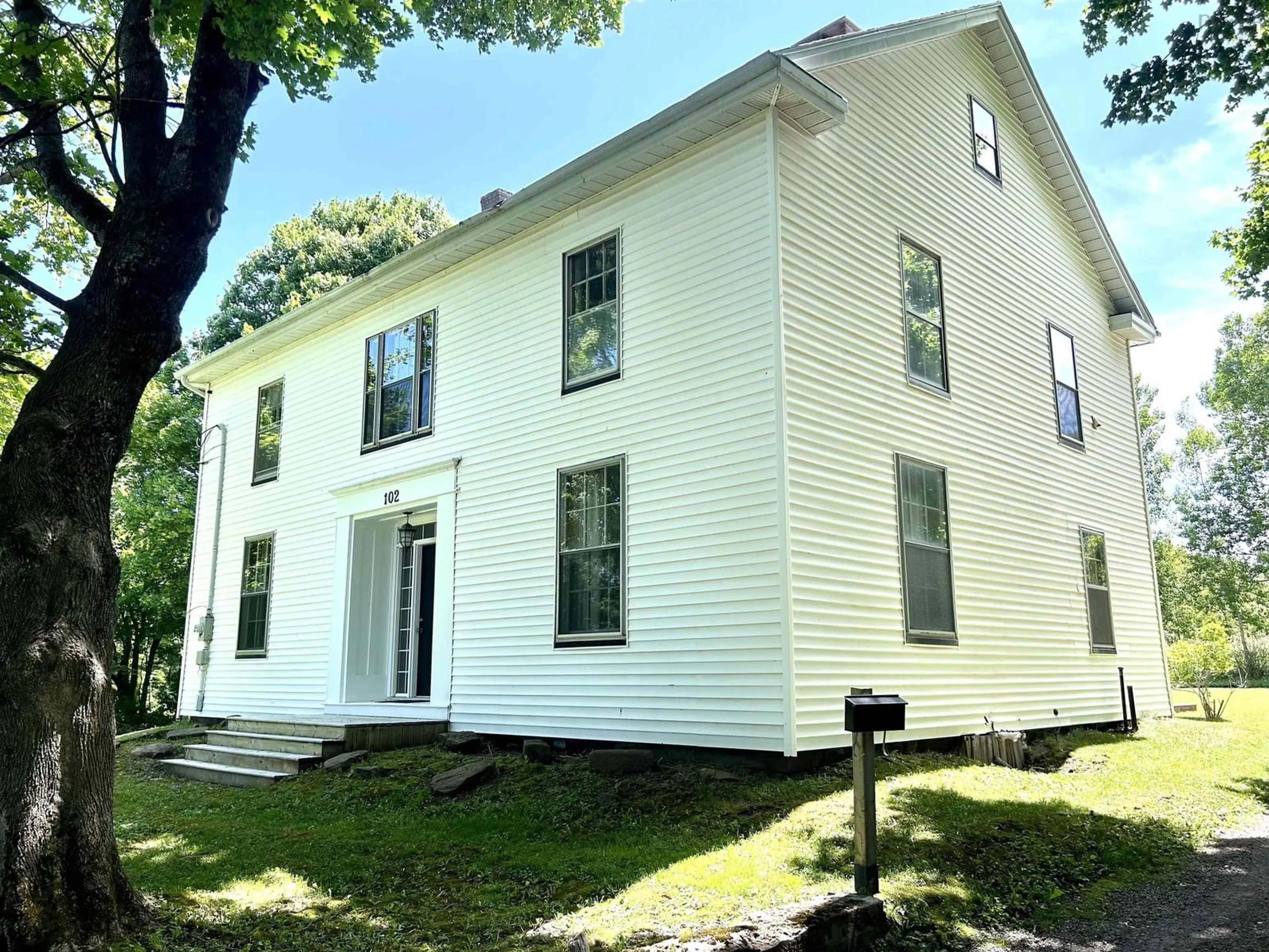 Home with vinyl exterior material, building for 102 Victoria St, Amherst Nova Scotia B4H 1C8