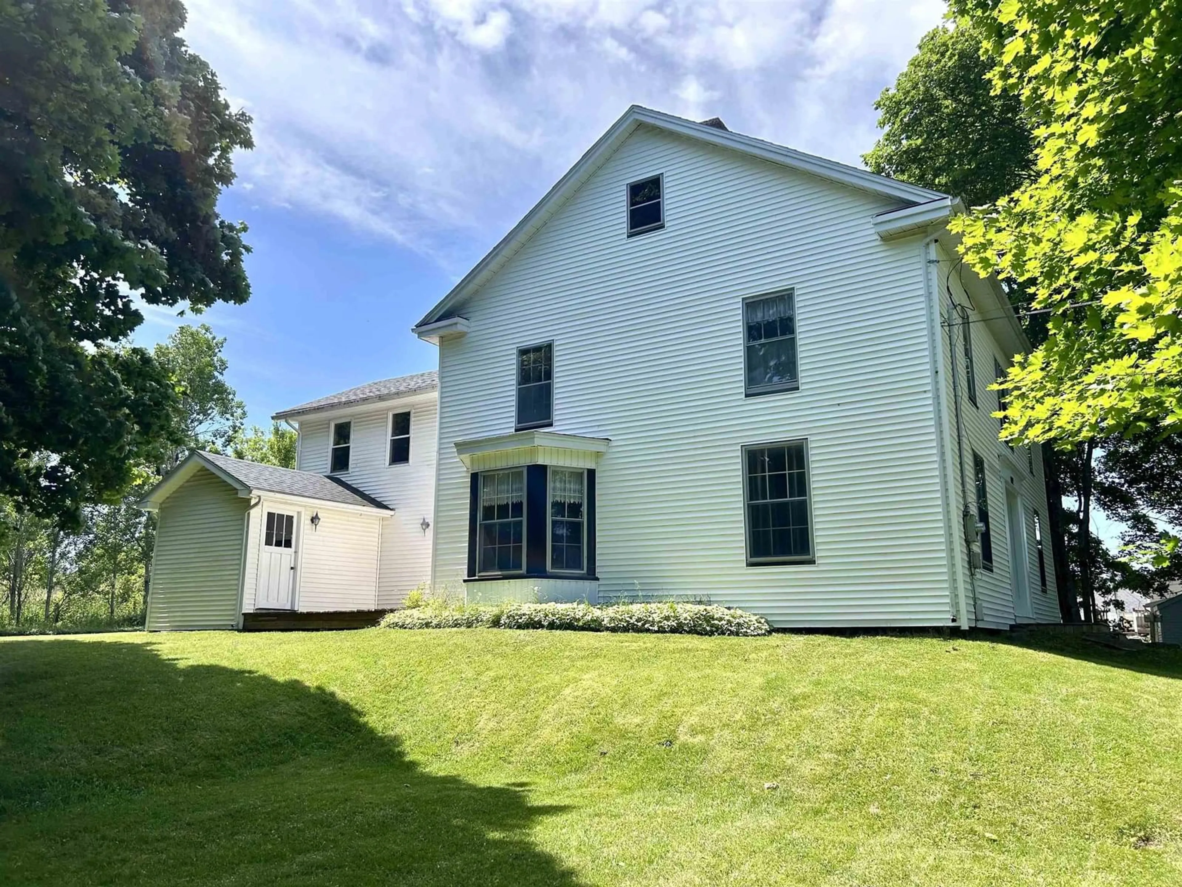 A pic from outside/outdoor area/front of a property/back of a property/a pic from drone, building for 102 Victoria St, Amherst Nova Scotia B4H 1C8