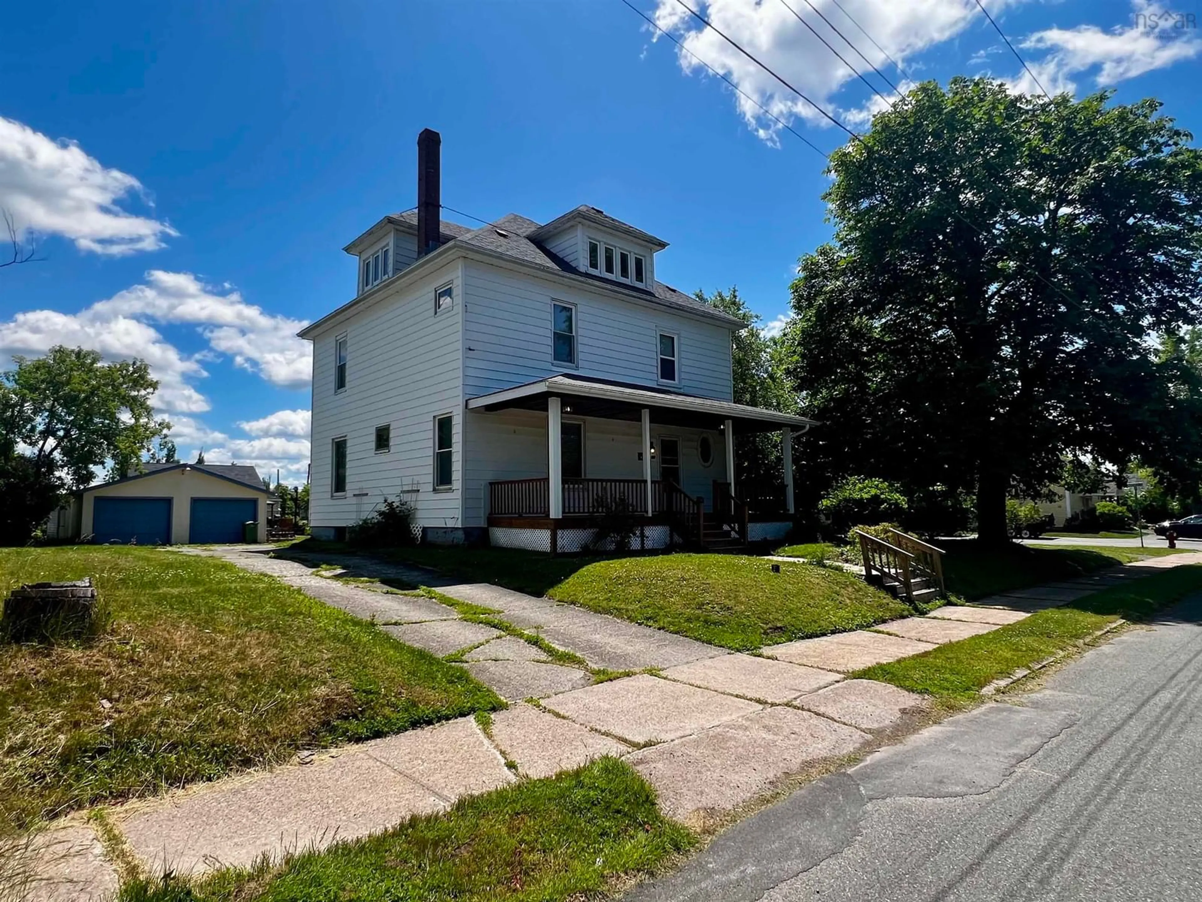 A pic from outside/outdoor area/front of a property/back of a property/a pic from drone, street for 548 Nelson St, New Glasgow Nova Scotia B2H 3C7