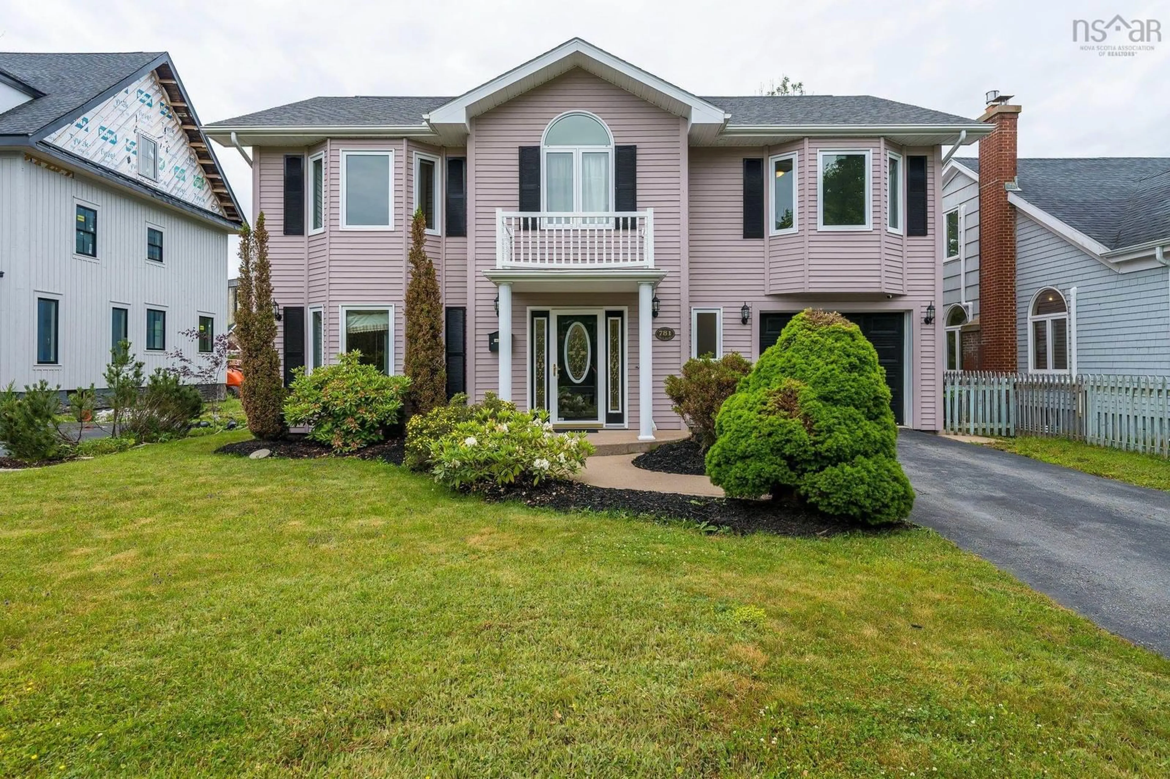Home with vinyl exterior material, street for 781 Young Ave, Halifax Nova Scotia B3H 2V8