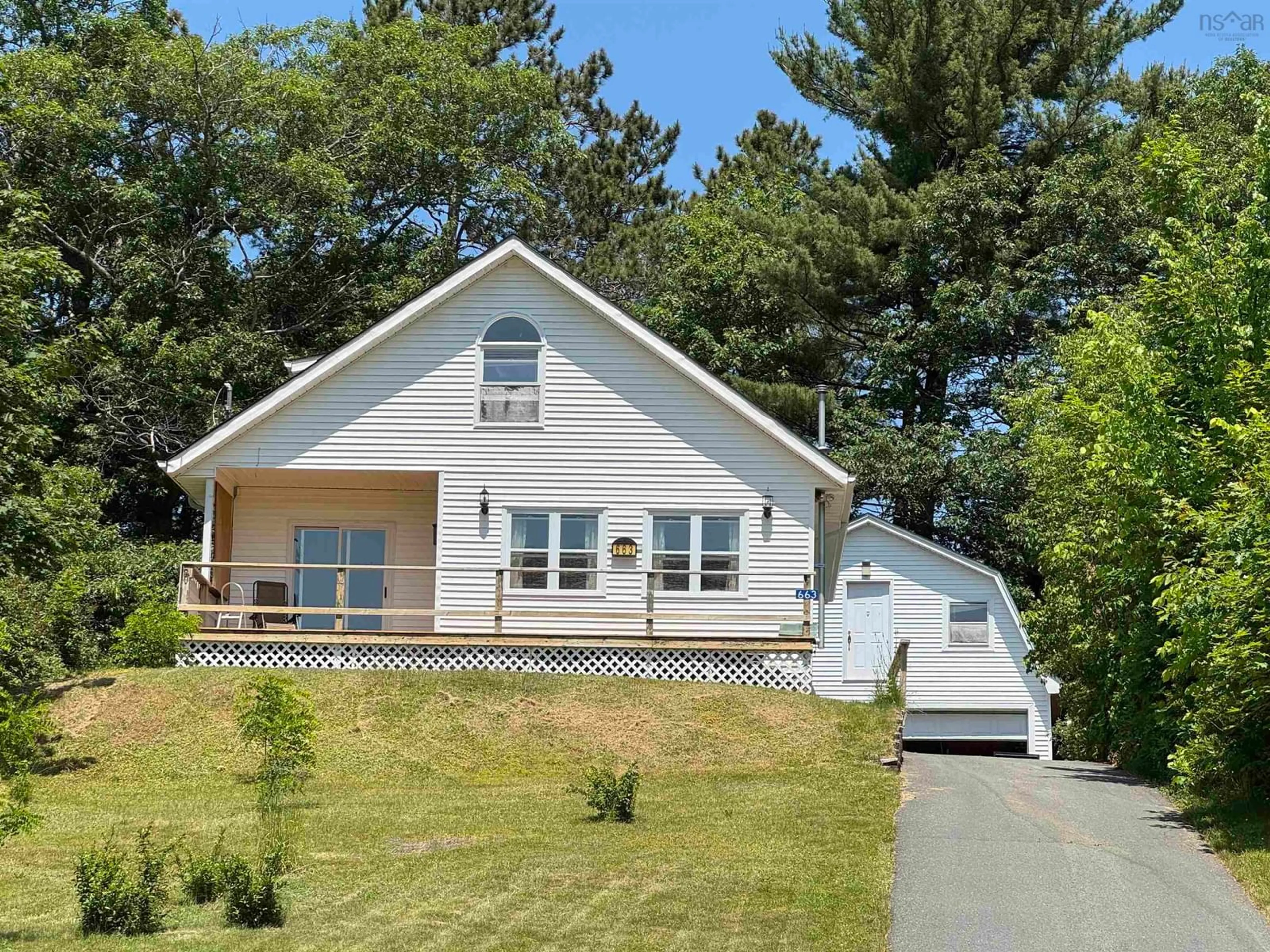 Home with vinyl exterior material, street for 663 West Main St, Kentville Nova Scotia B4N 1L6