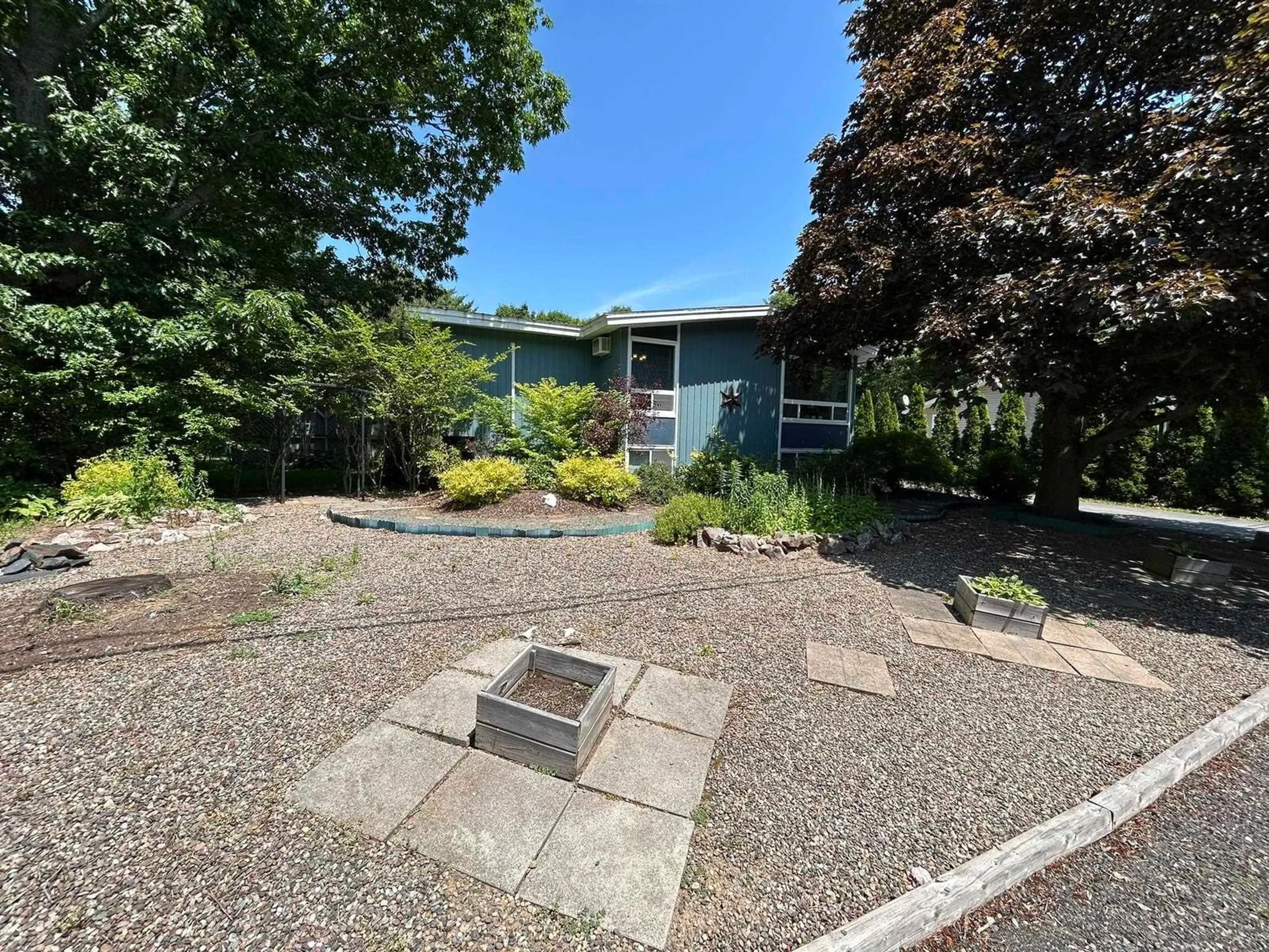 A pic from outside/outdoor area/front of a property/back of a property/a pic from drone, unknown for 45 Redden Ave, New Minas Nova Scotia B4N 3H8