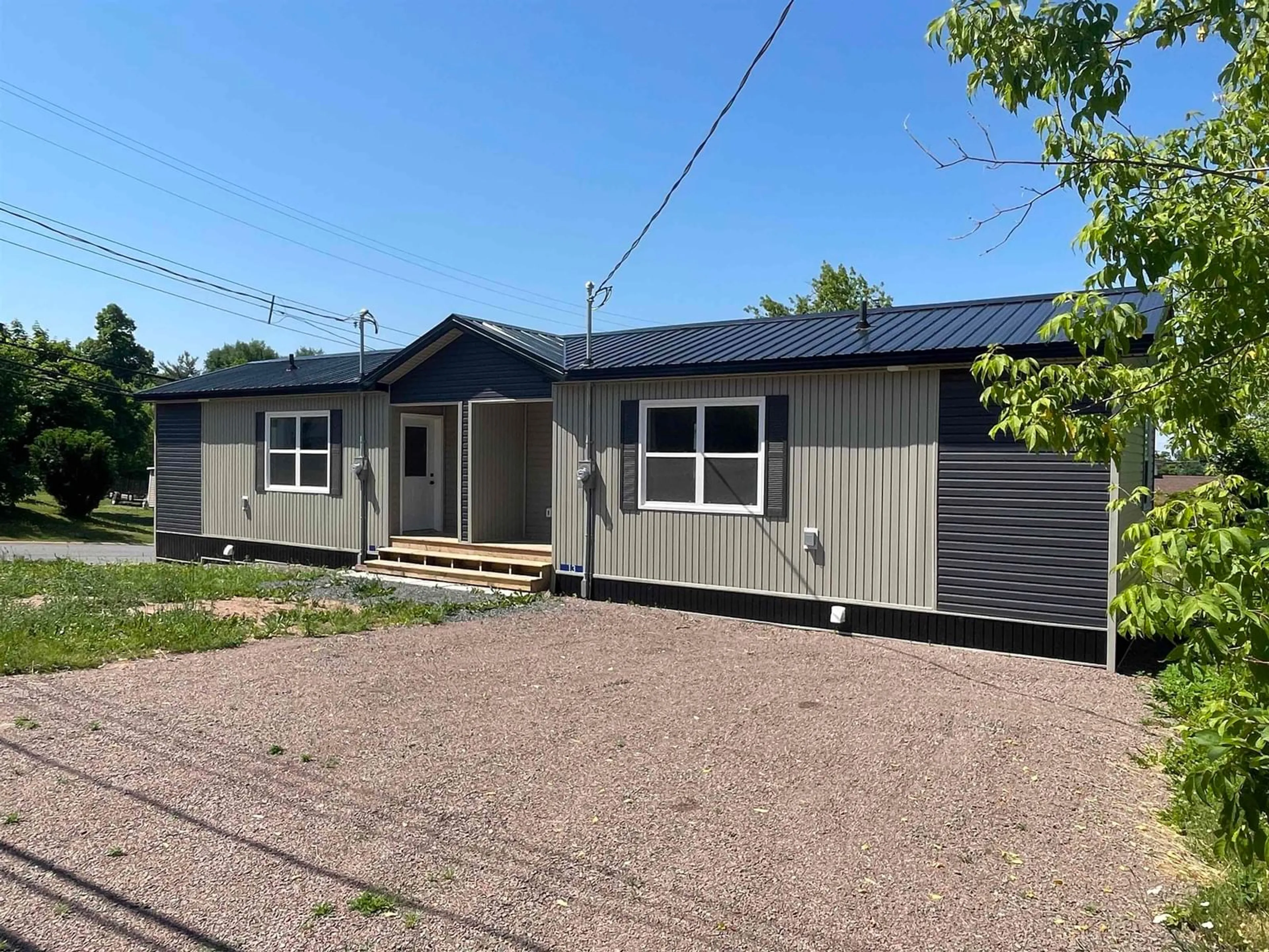 Home with vinyl exterior material, street for 13-15 Mechanic St, Springhill Nova Scotia B0M 1X0