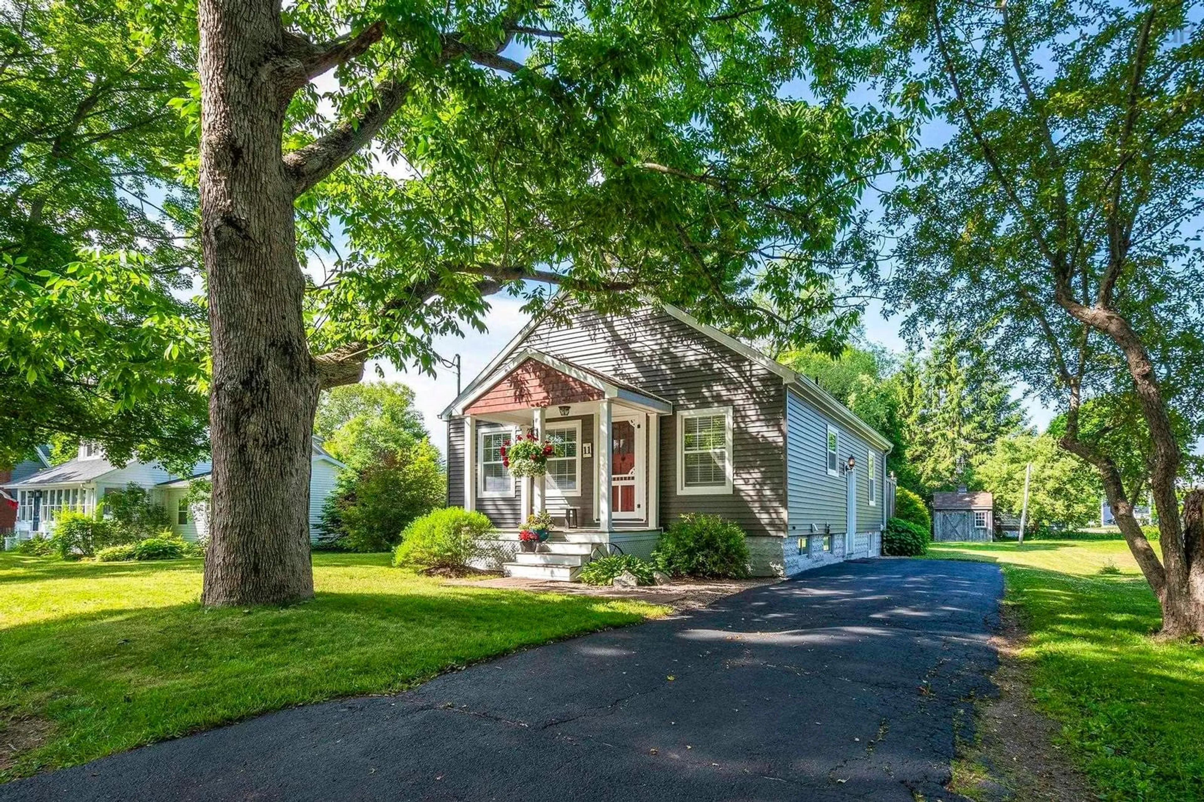 Home with vinyl exterior material, street for 11 King Street, Middleton Nova Scotia B0S 1P0