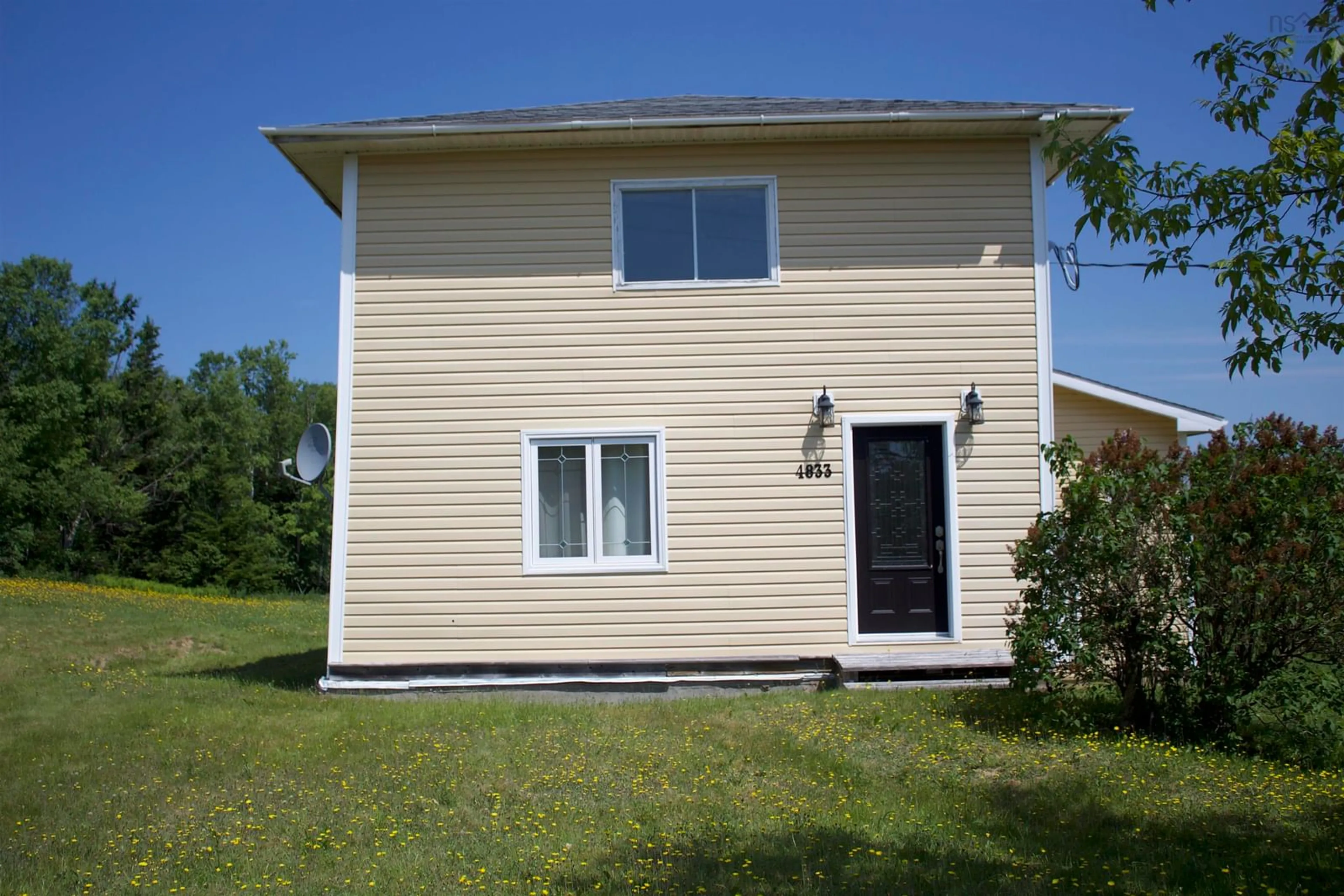 Home with vinyl exterior material, building for 4833 Route 209, Spencers Island Nova Scotia B0N 1S0