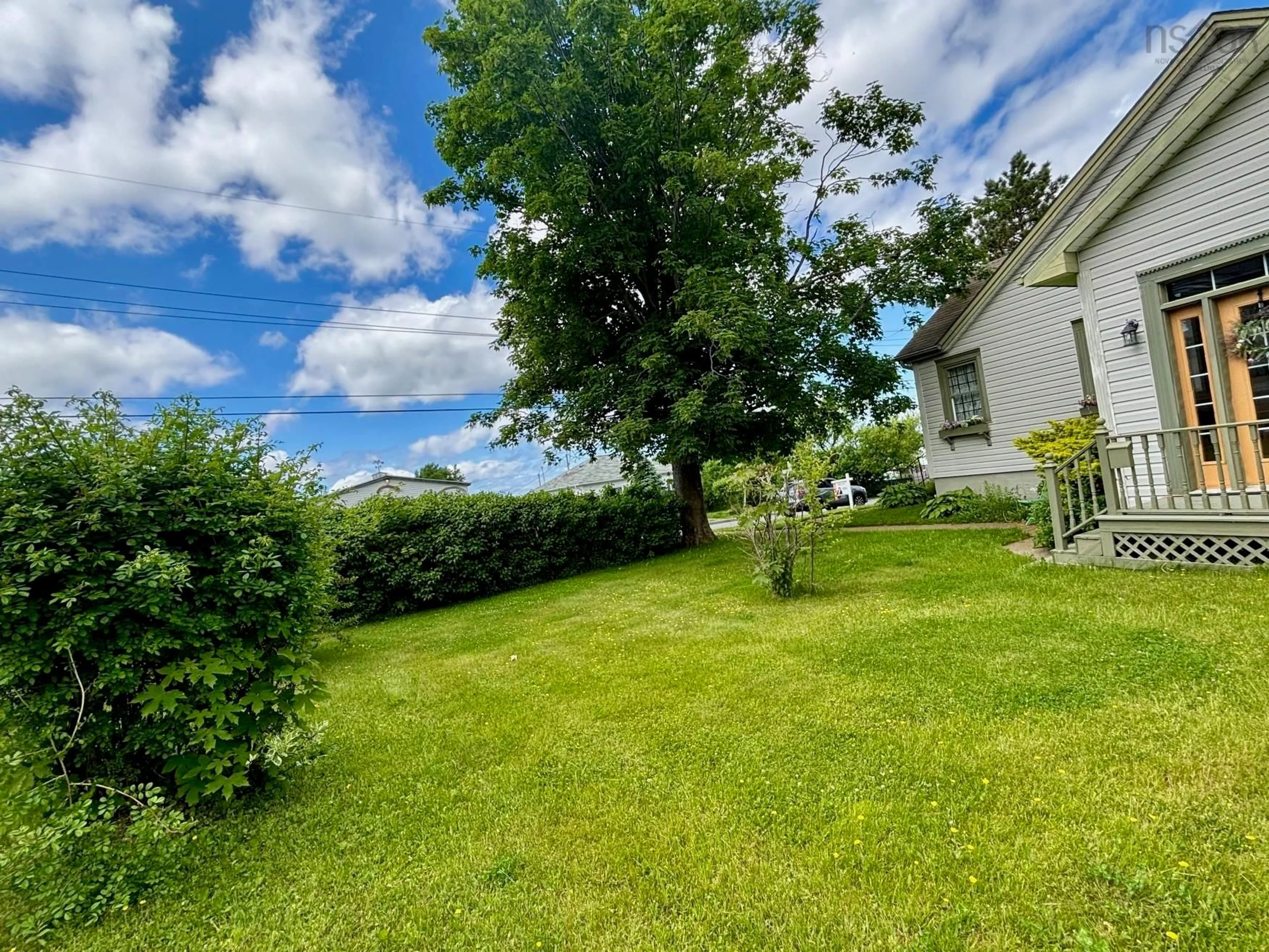 A pic from outside/outdoor area/front of a property/back of a property/a pic from drone, unknown for 650 George St, New Waterford Nova Scotia B1H 4E6