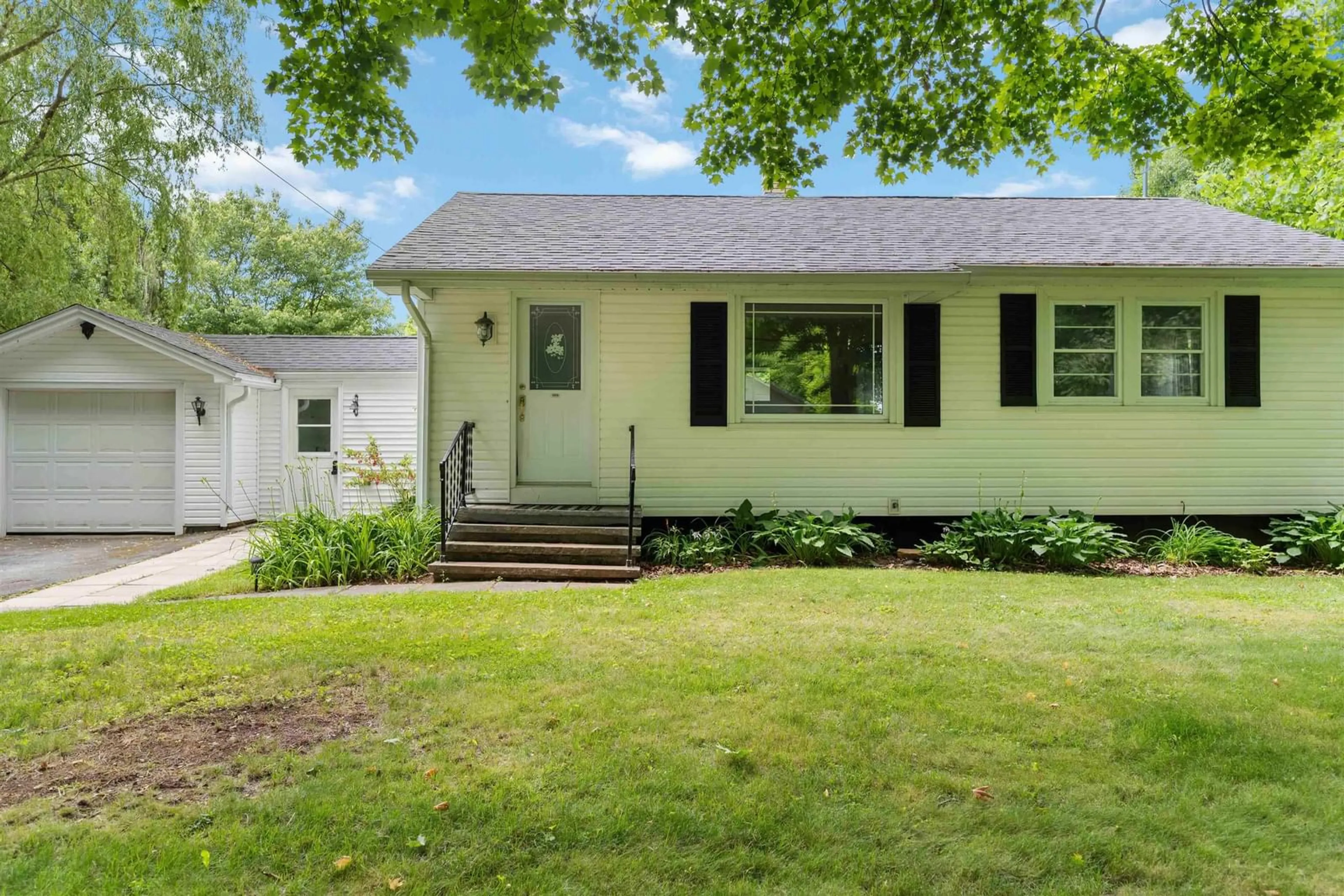 Home with vinyl exterior material, street for 1113 Maple Ave, Aylesford Nova Scotia B0P 1C0