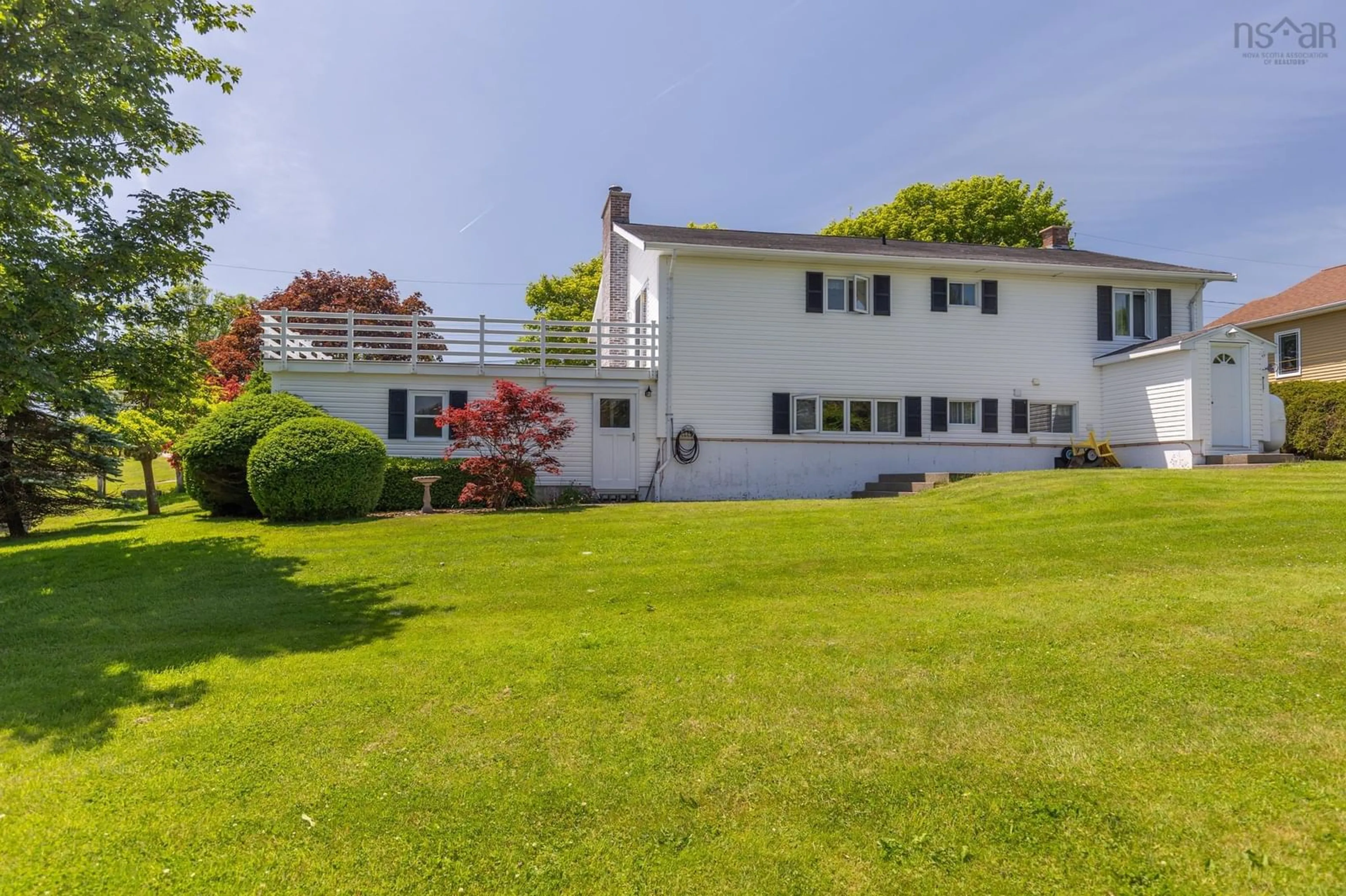 A pic from outside/outdoor area/front of a property/back of a property/a pic from drone, water/lake/river/ocean view for 4 Harbourview Dr, Yarmouth Nova Scotia B5A 4C3