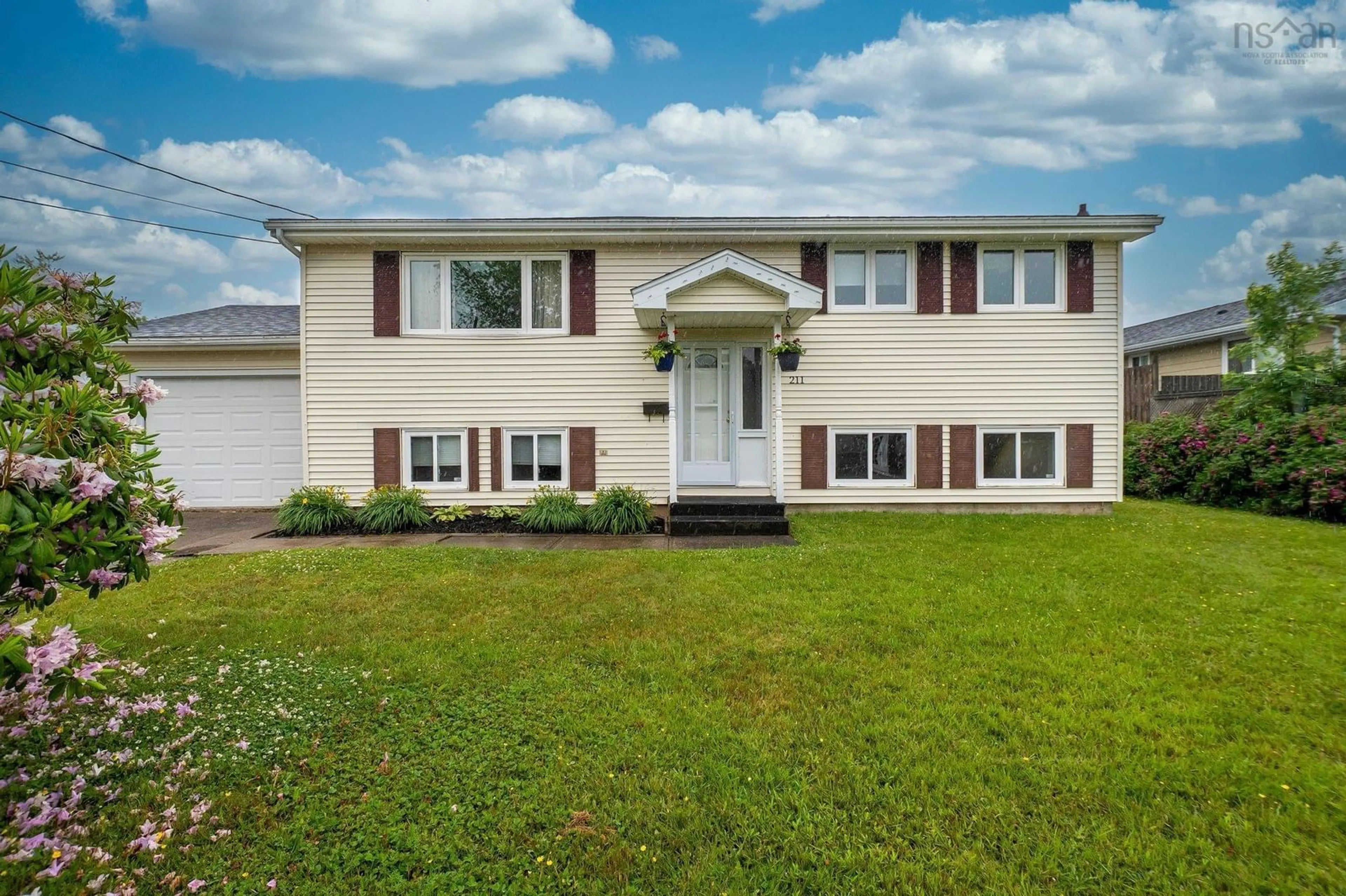 Home with vinyl exterior material, street for 211 Donegal Dr, Cole Harbour Nova Scotia B2V 1P2