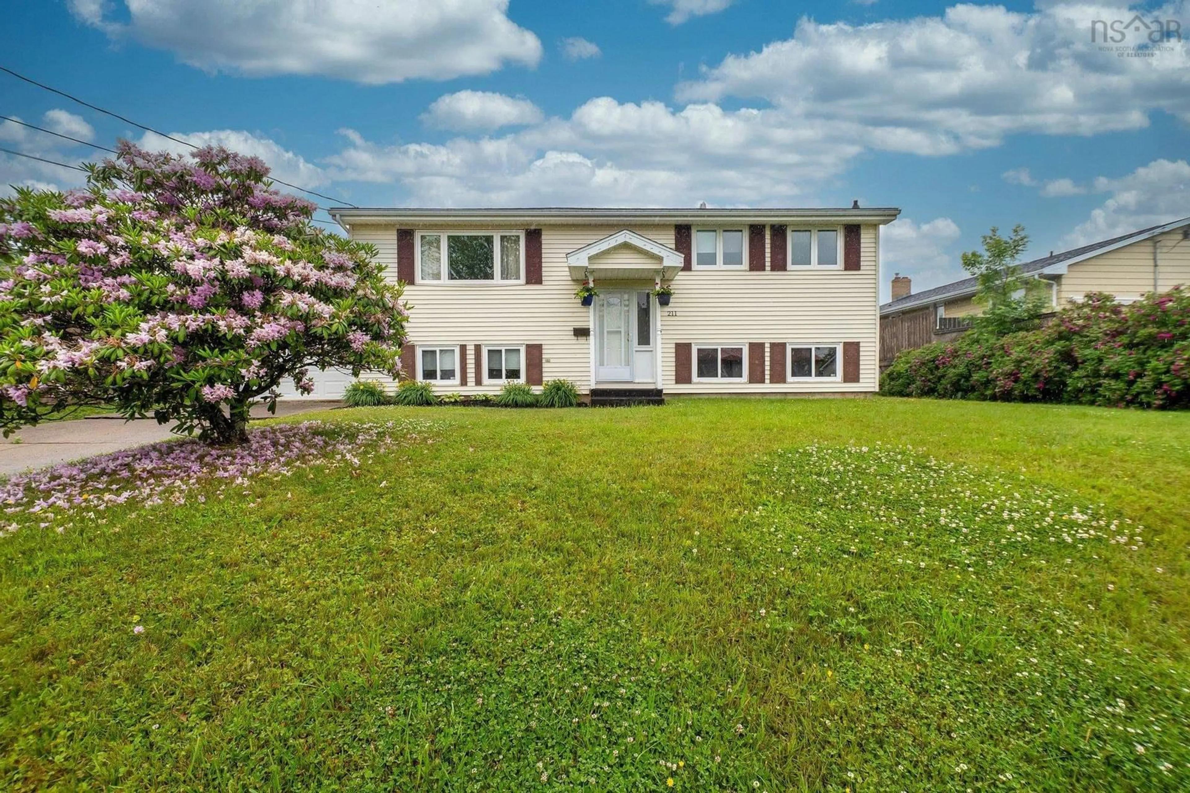 Home with vinyl exterior material, unknown for 211 Donegal Dr, Cole Harbour Nova Scotia B2V 1P2