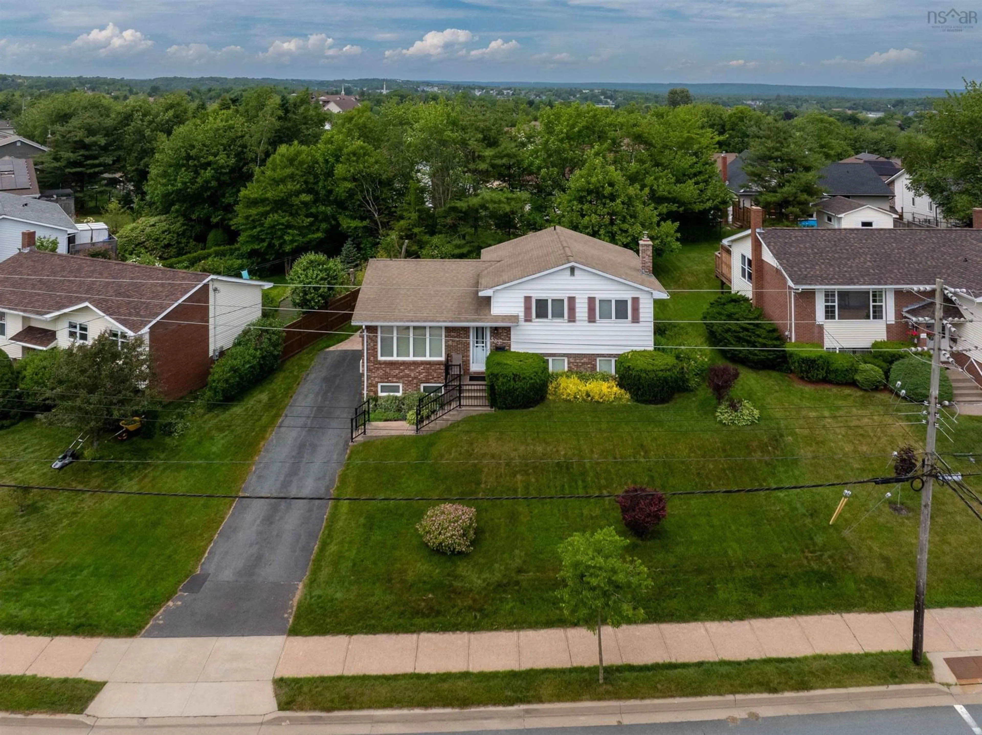 A pic from outside/outdoor area/front of a property/back of a property/a pic from drone, street for 533 Colby Dr, Cole Harbour Nova Scotia B2V 1Z5