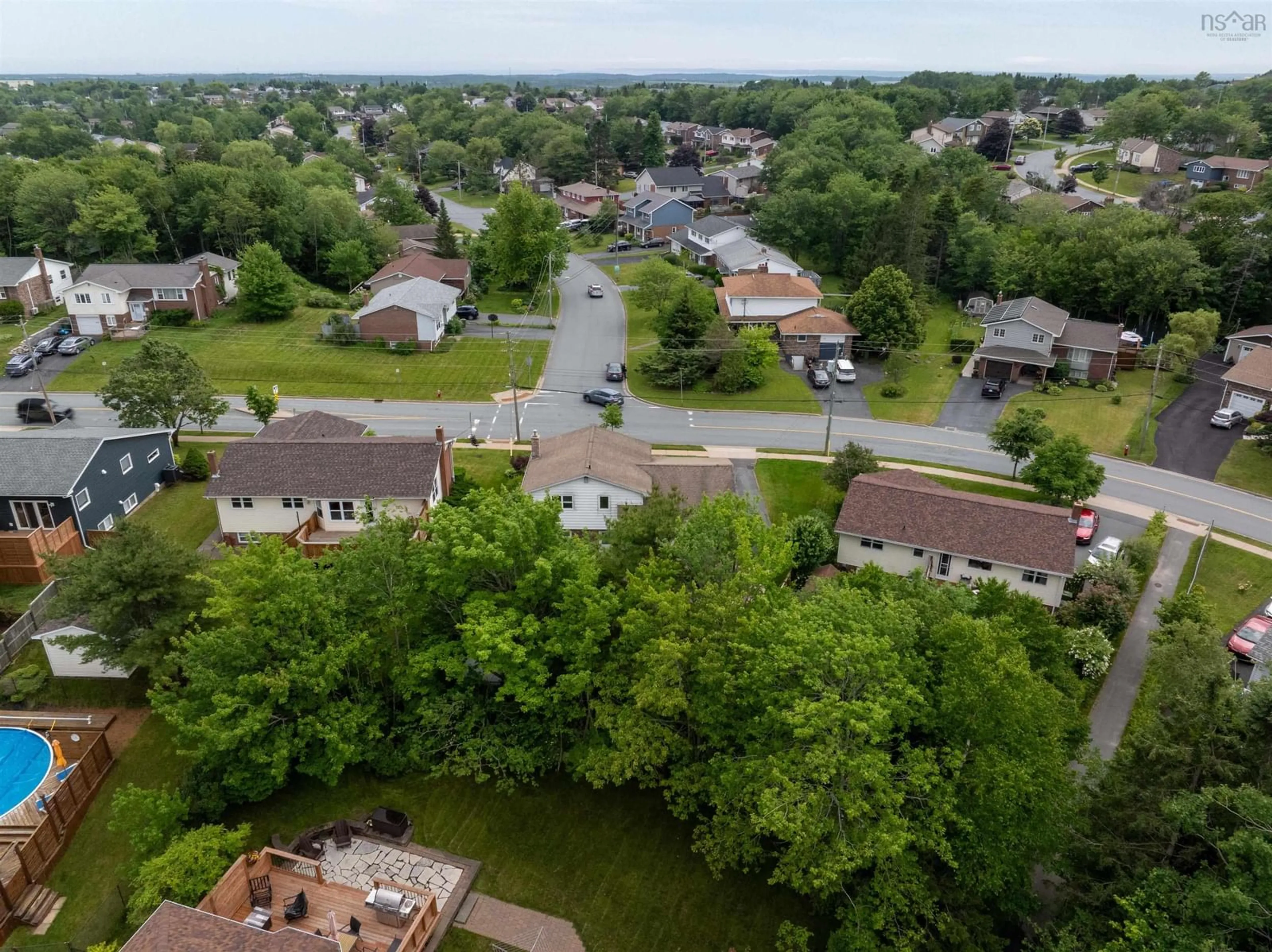 A pic from outside/outdoor area/front of a property/back of a property/a pic from drone, street for 533 Colby Dr, Cole Harbour Nova Scotia B2V 1Z5