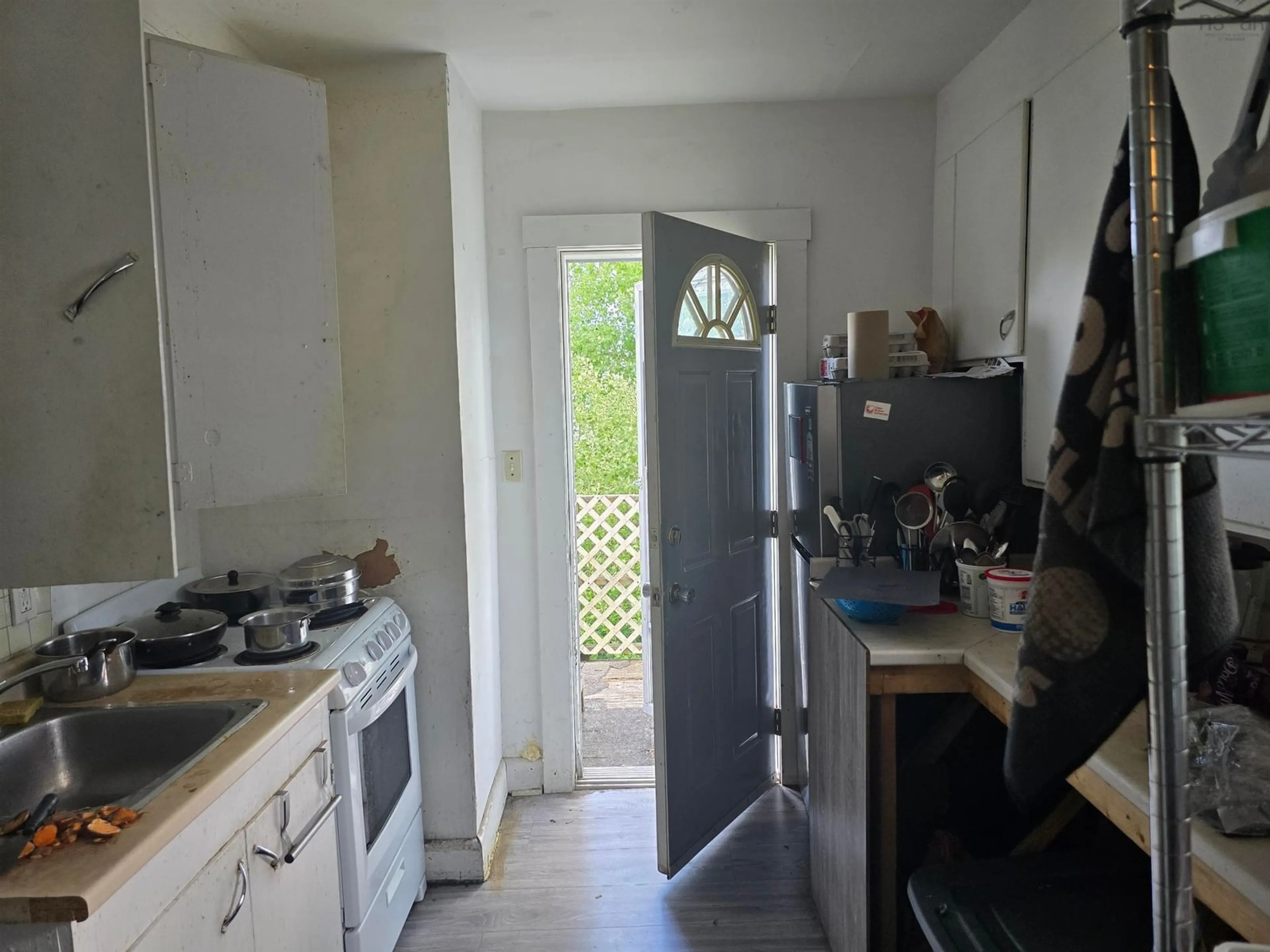 Standard kitchen, unknown for 37 Dolbin, Sydney Nova Scotia B1P 1S4