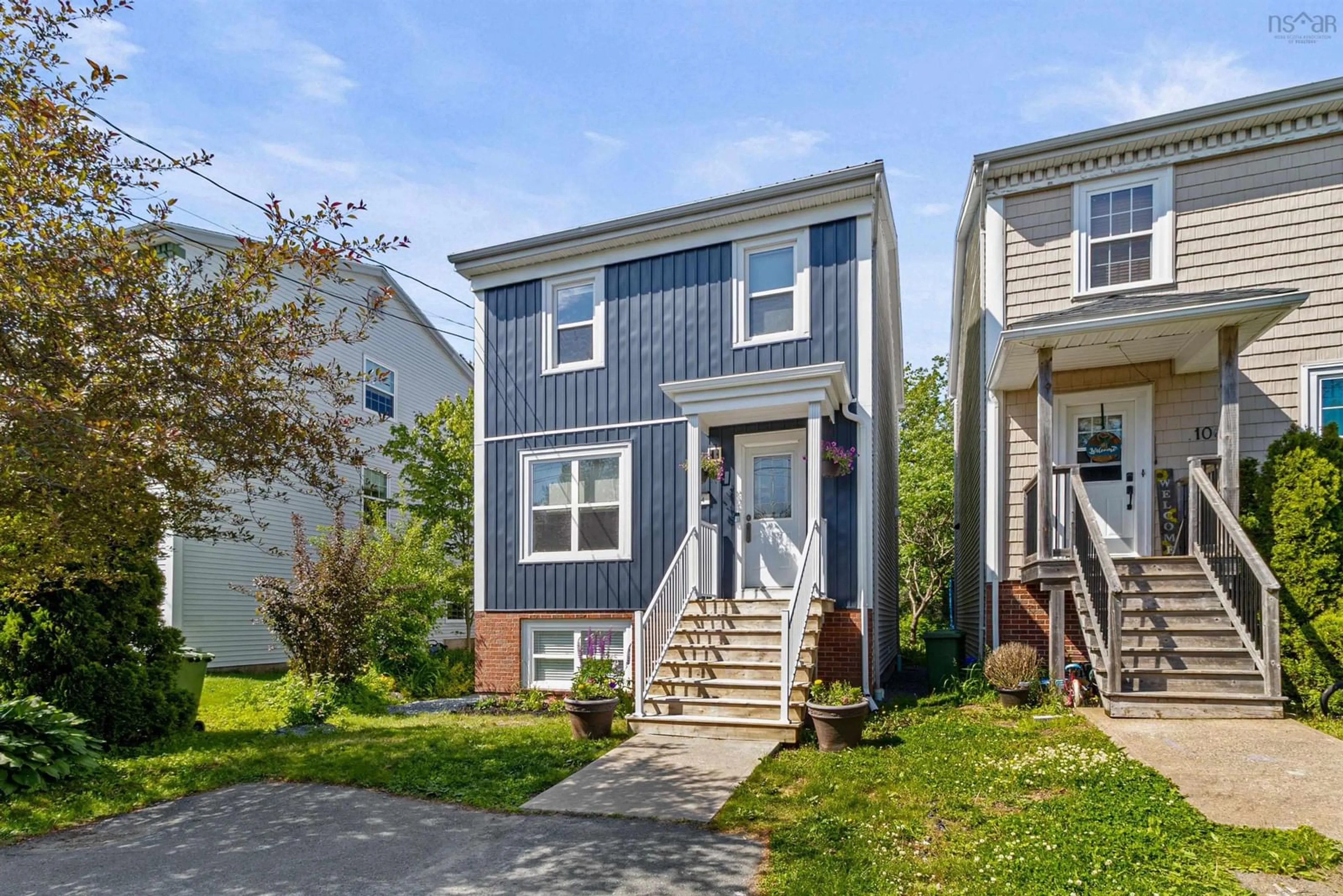 Home with vinyl exterior material, street for 104 Roy Cres, Bedford Nova Scotia B4A 3R6