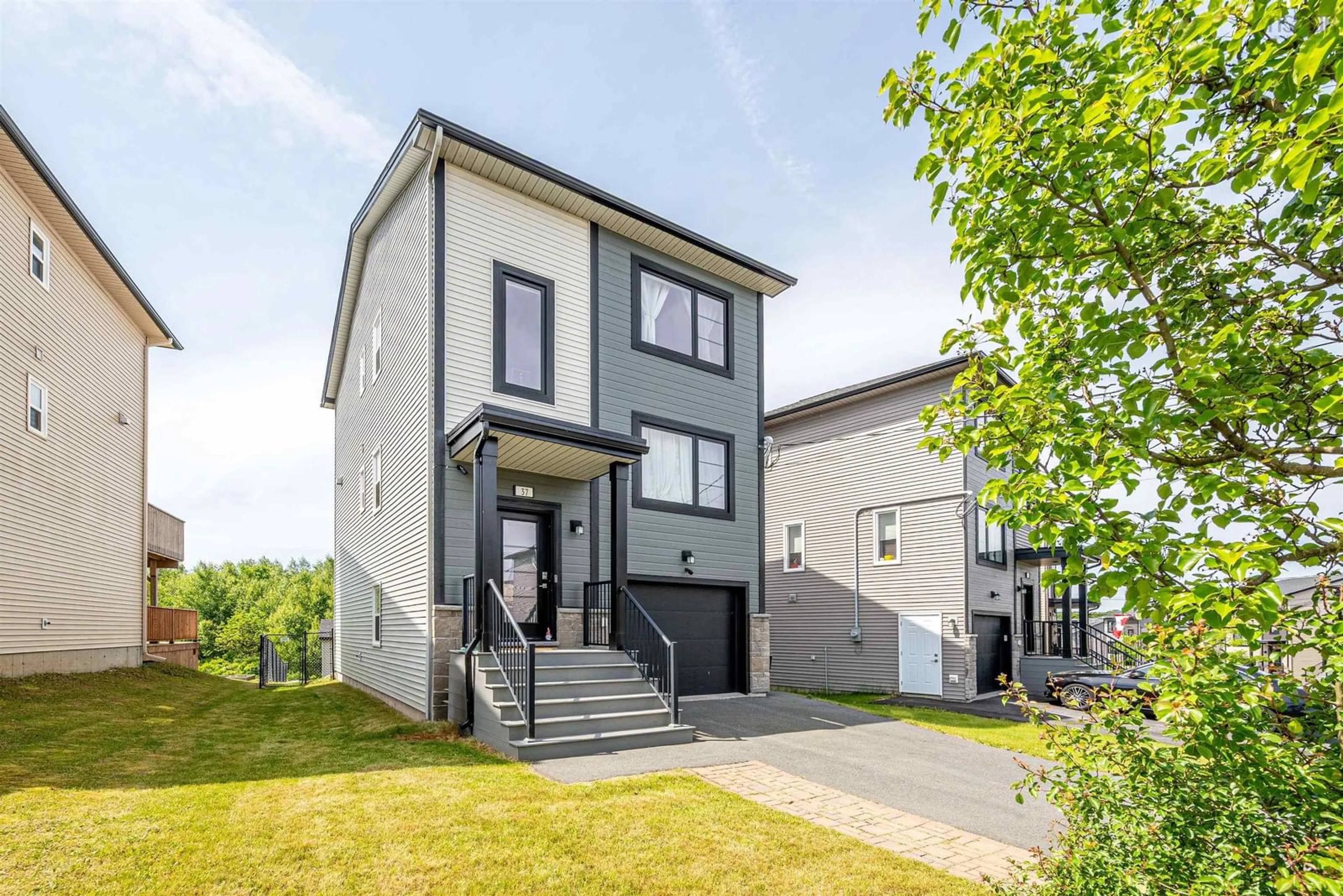 Home with vinyl exterior material, street for 37 Onyx Cres, Halifax Nova Scotia B3P 0H5