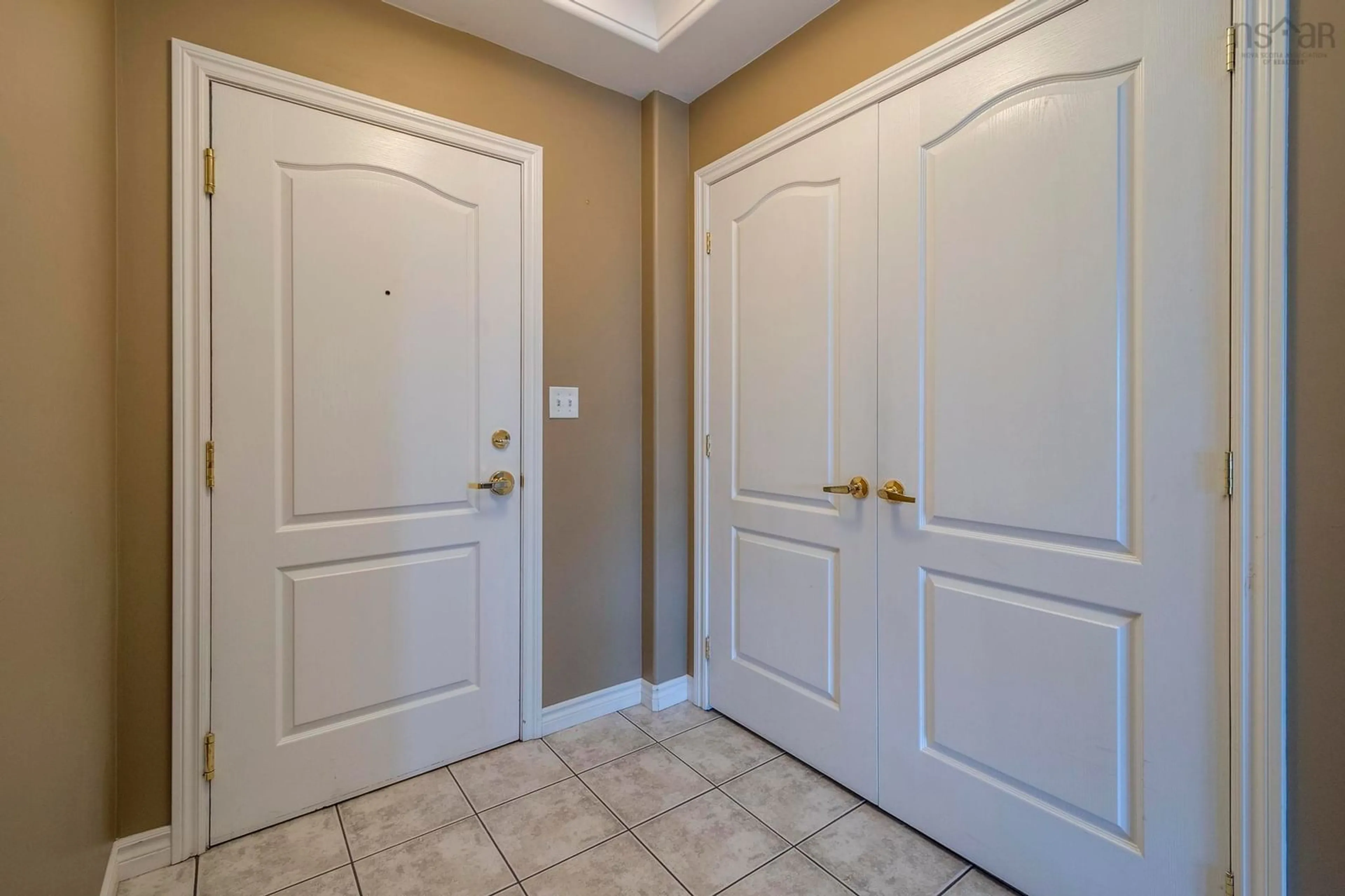 Indoor entryway for 114 Regency Park Dr #201, Halifax Nova Scotia B3S 1R9