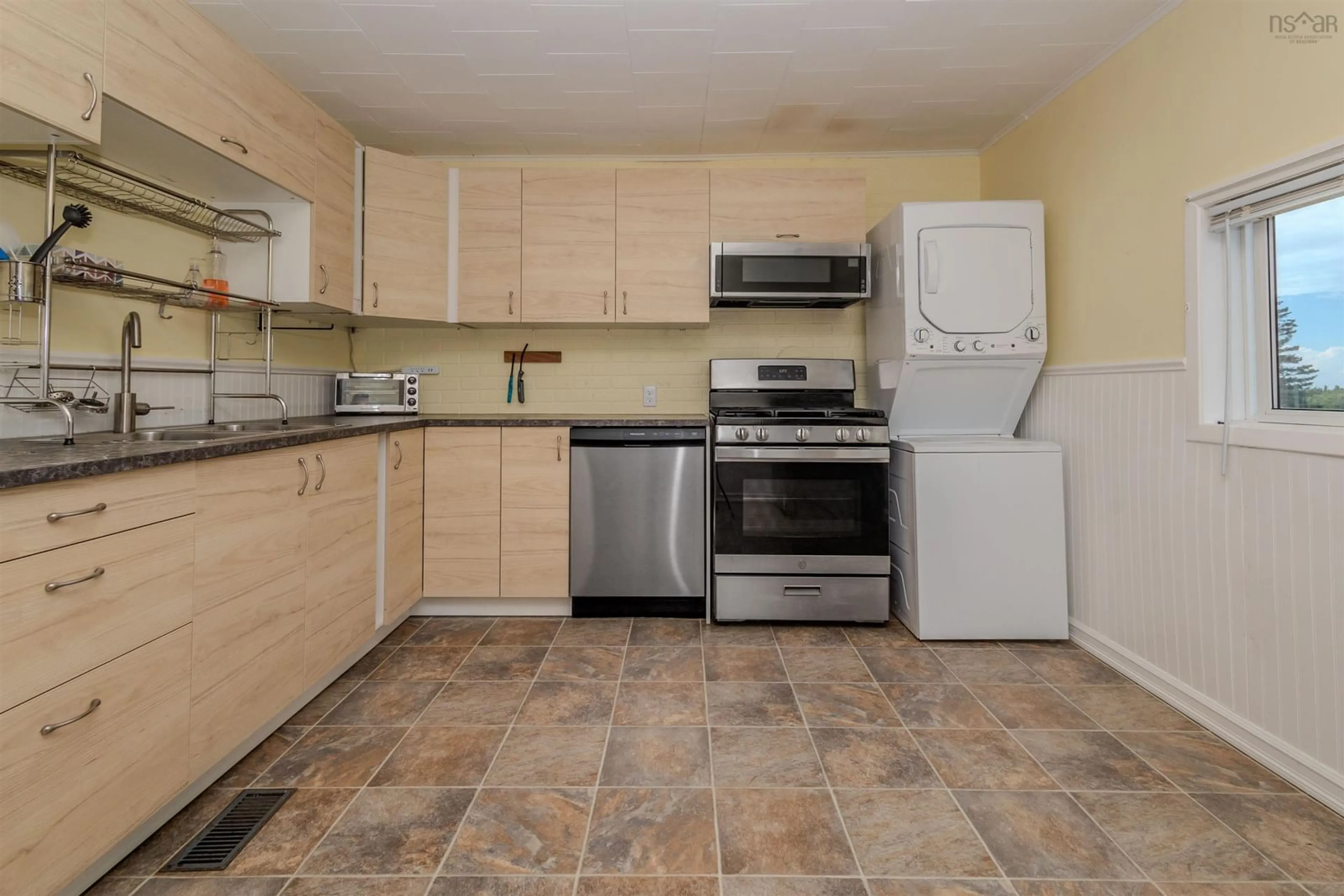 Standard kitchen, ceramic/tile floor for 29 South St, Donkin Nova Scotia B1A 6S9