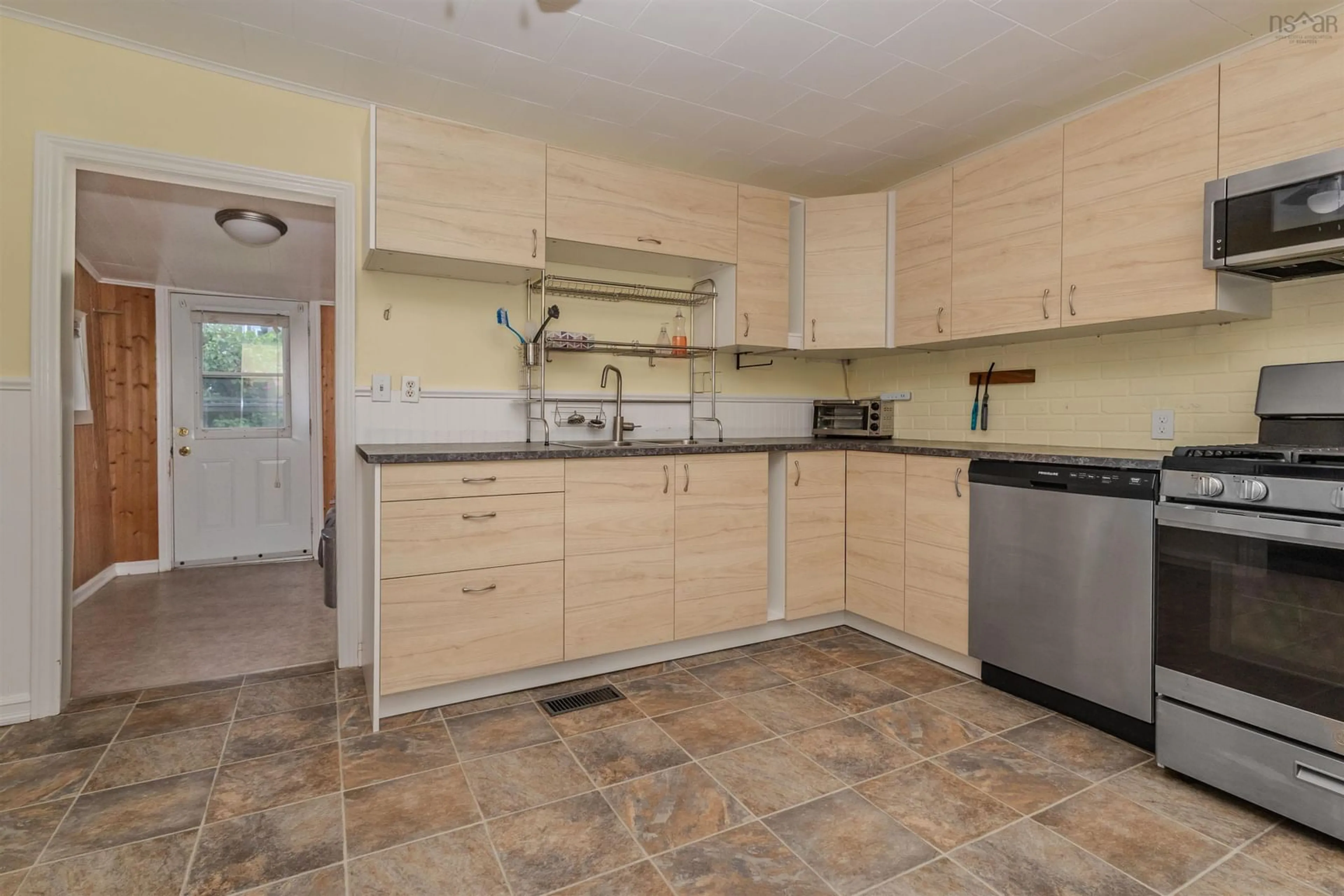 Standard kitchen, ceramic/tile floor for 29 South St, Donkin Nova Scotia B1A 6S9
