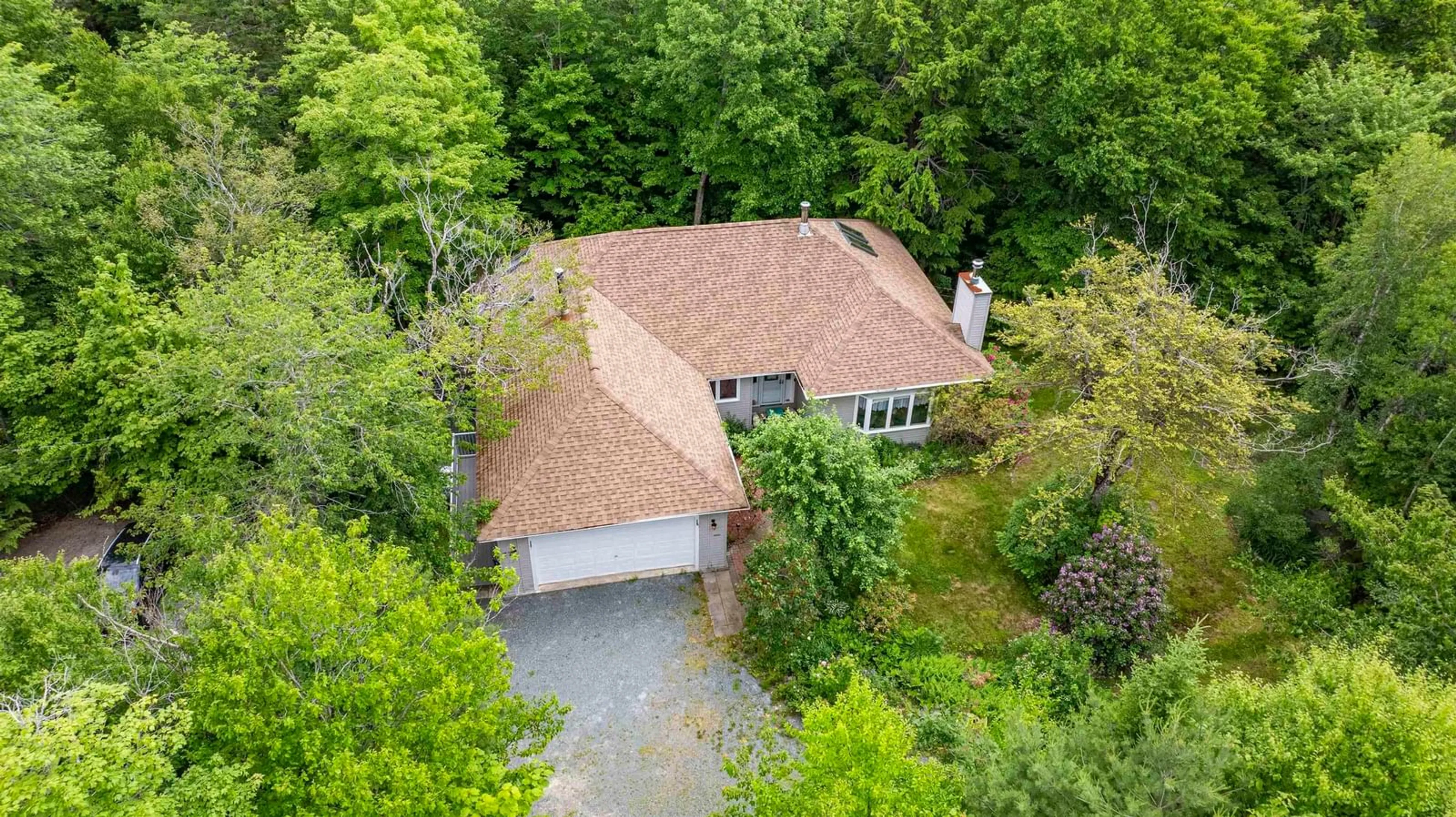 A pic from outside/outdoor area/front of a property/back of a property/a pic from drone, street for 777 Cobequid Rd, Lower Sackville Nova Scotia B4C 4A2