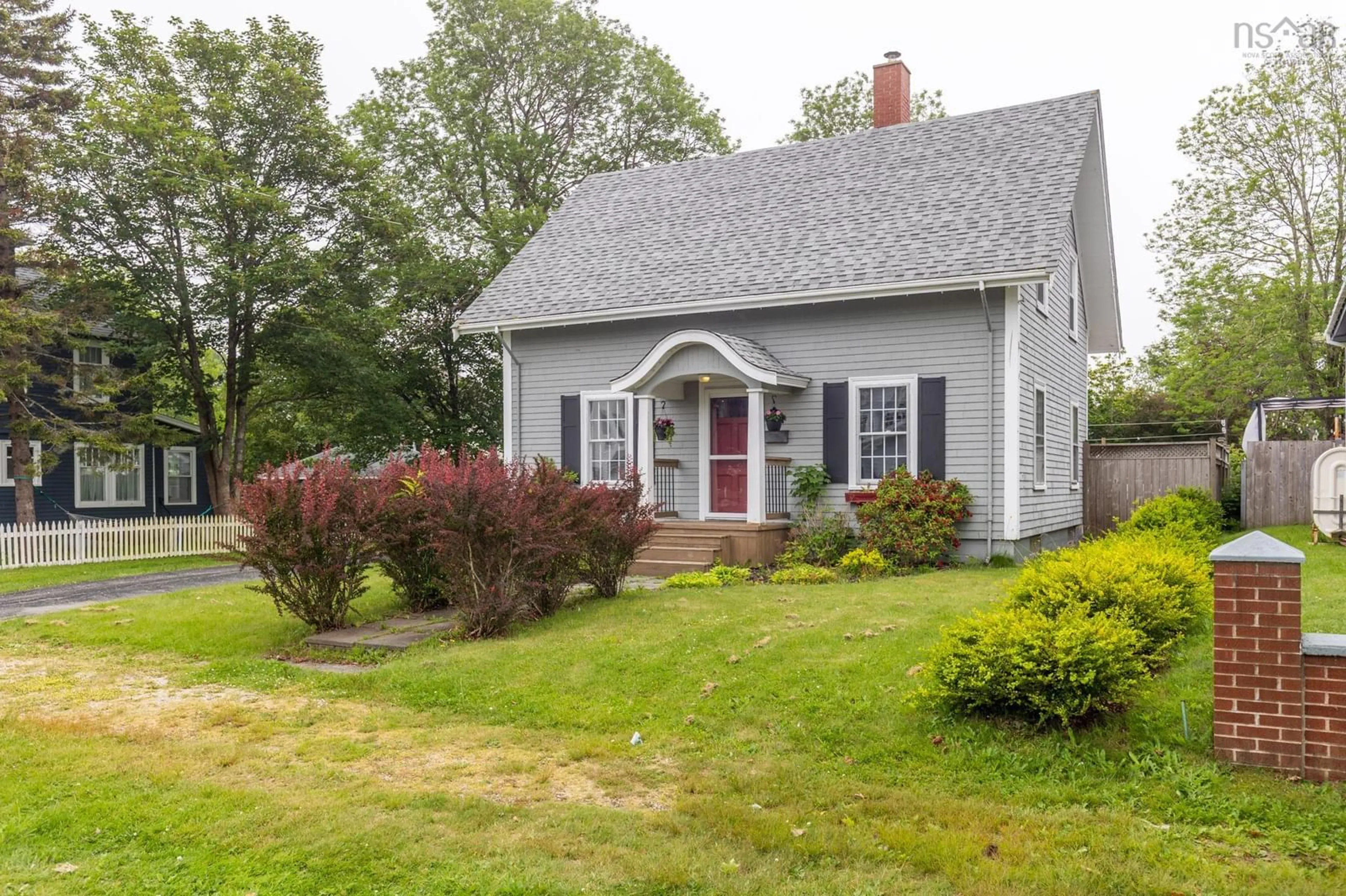 Home with vinyl exterior material, street for 15 Grand St, Yarmouth Nova Scotia B5A 2Z7