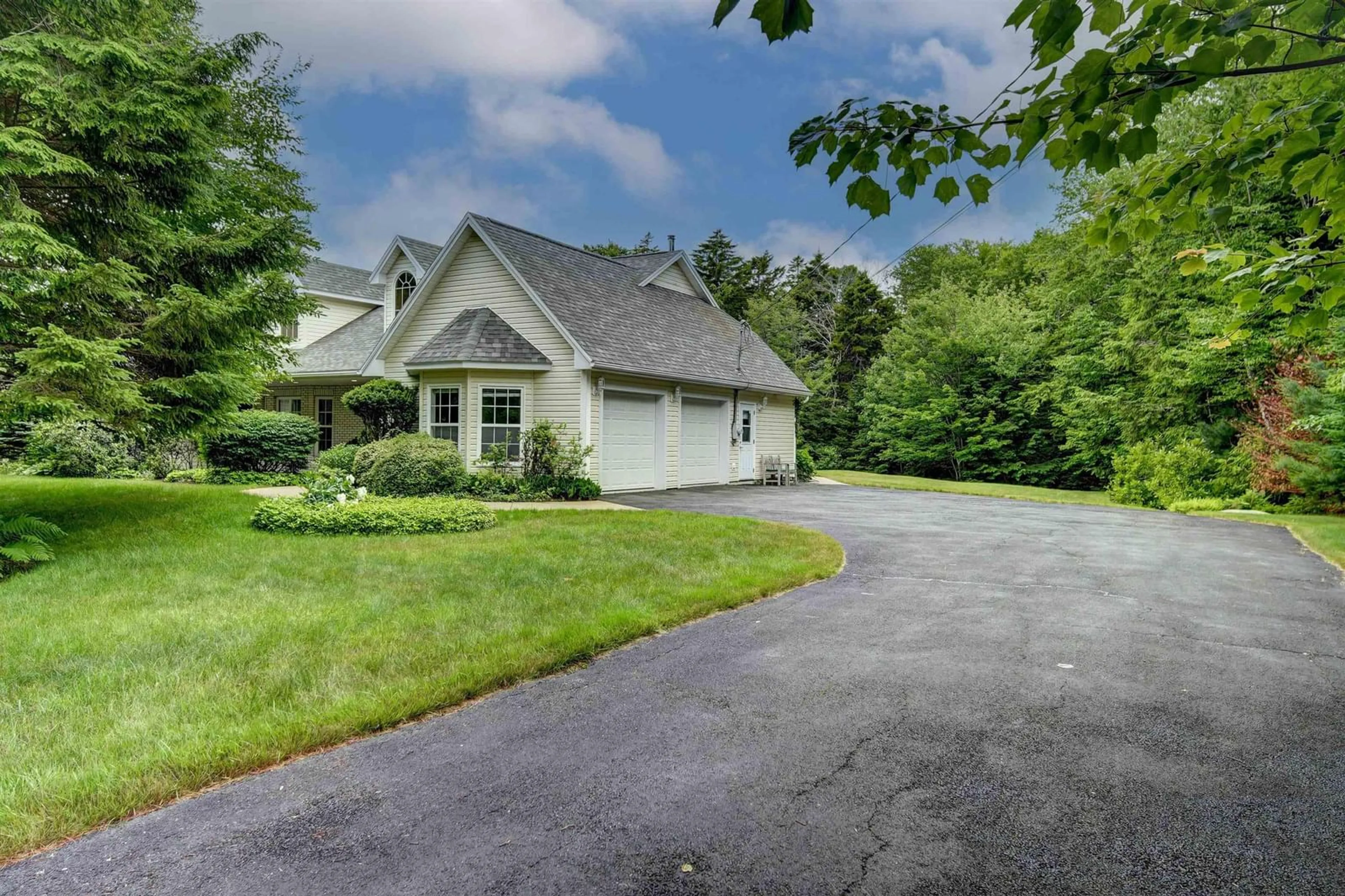A pic from outside/outdoor area/front of a property/back of a property/a pic from drone, water/lake/river/ocean view for 717 High Rd, Fall River Nova Scotia B2T 1E8