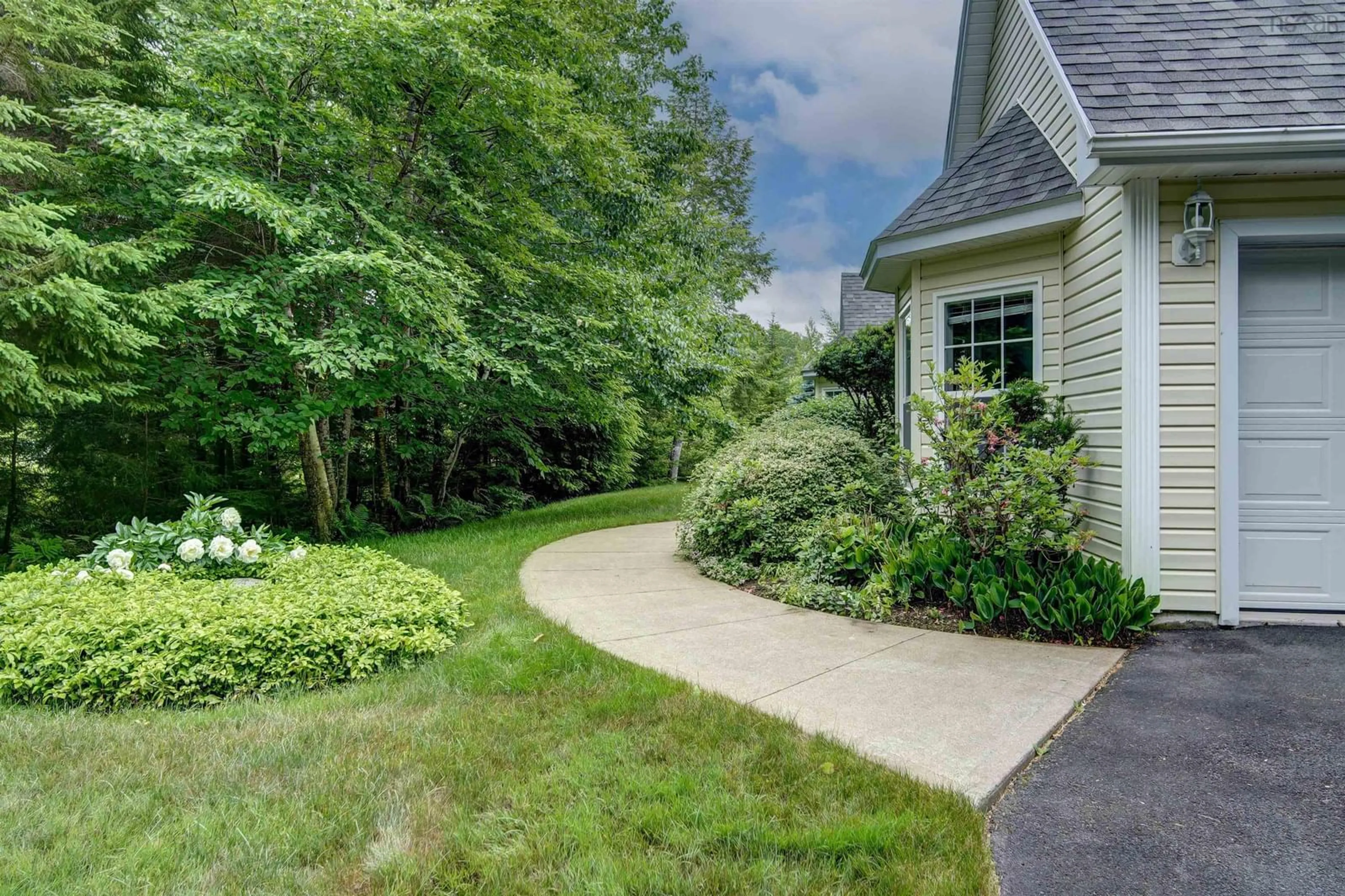 Patio, street for 717 High Rd, Fall River Nova Scotia B2T 1E8