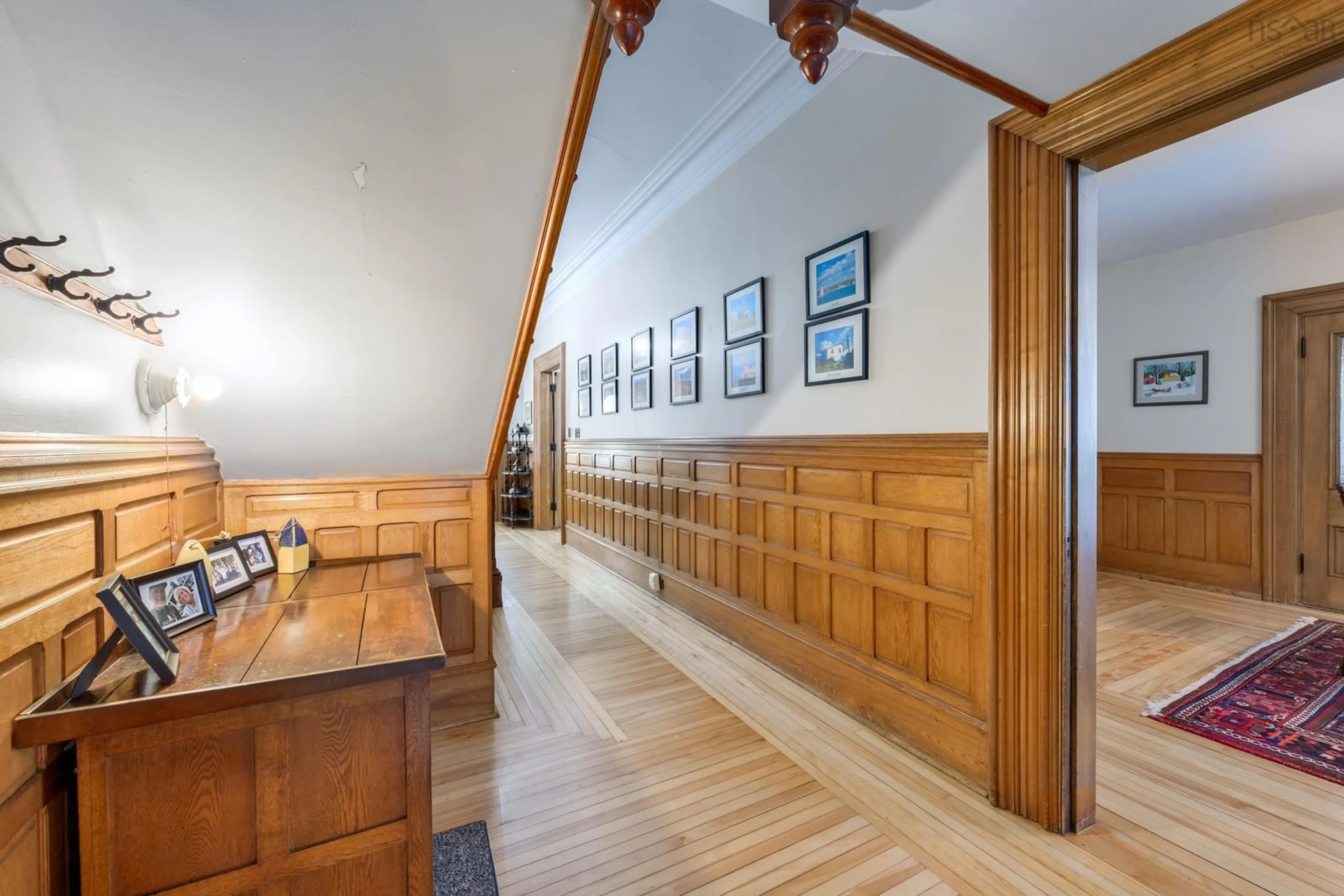Indoor foyer for 42 Queen St, Yarmouth Nova Scotia B5A 3Y5