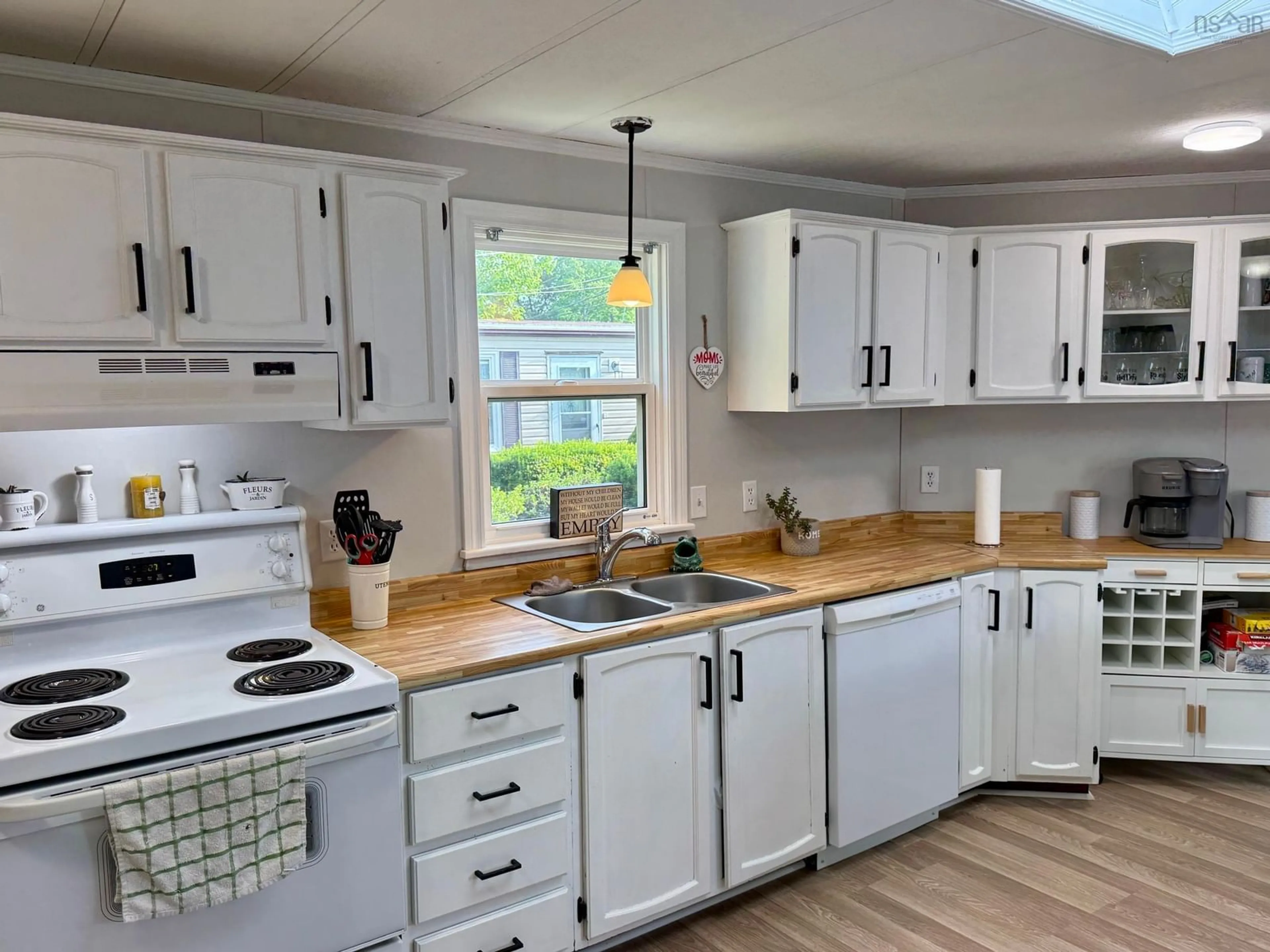 Standard kitchen, wood/laminate floor for 82 Jonah Drive, Enfield Nova Scotia B2T 1K4