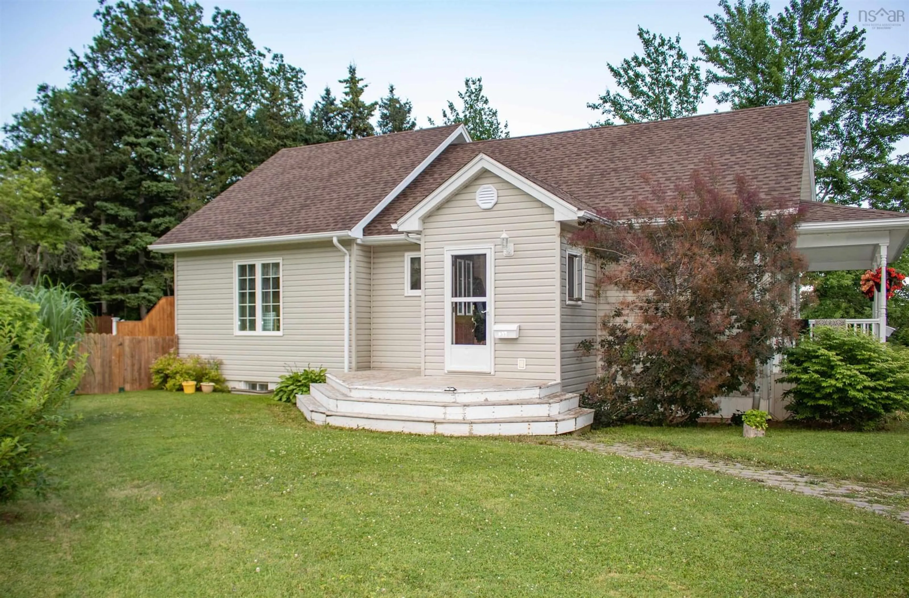 Home with vinyl exterior material, building for 637 Wiley Ave, Windsor Nova Scotia B0N 2T0