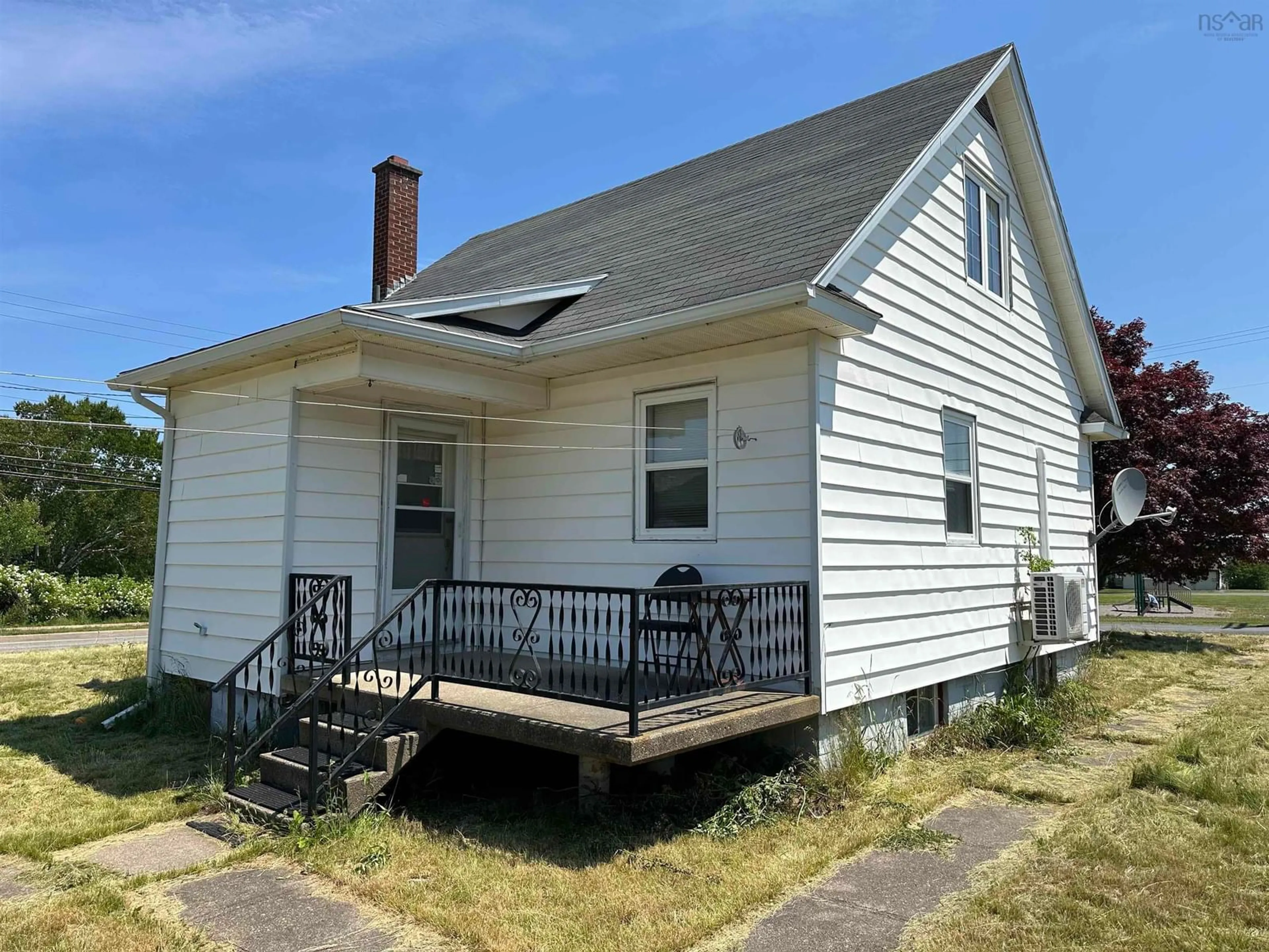 Home with vinyl exterior material, building for 66 High St, North Sydney Nova Scotia B2A 2A7